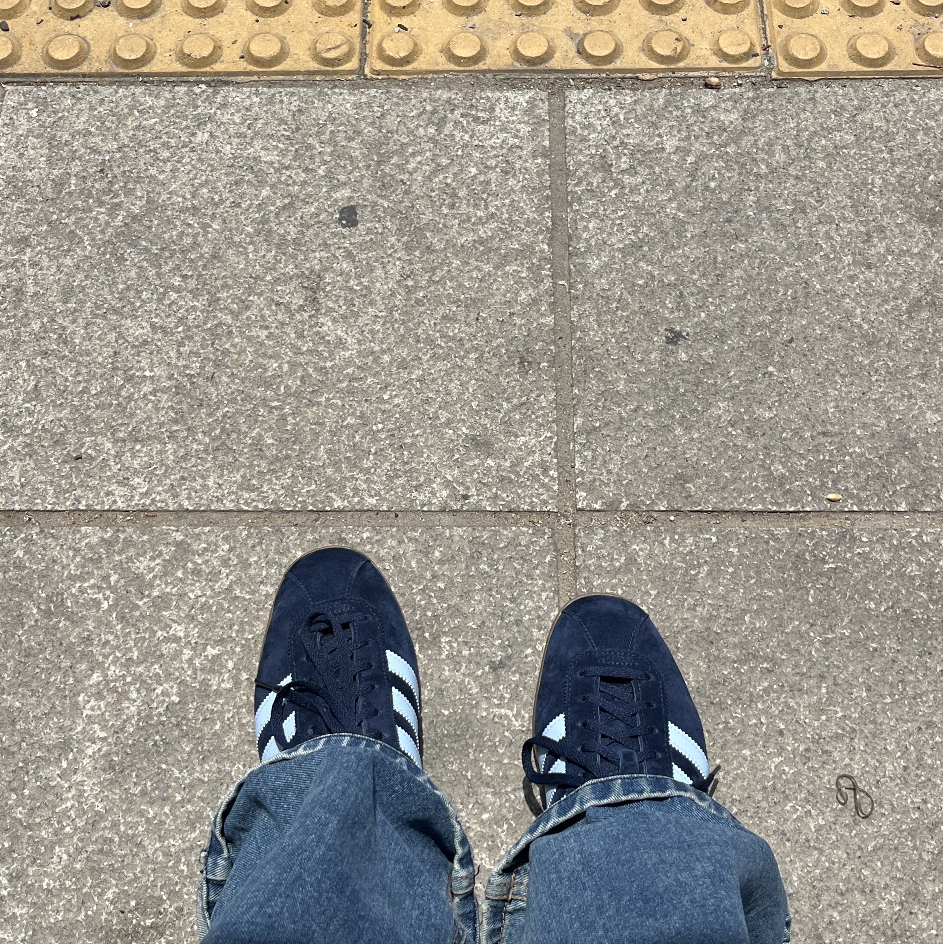 Adidas Berlin Collegiate Navy Pantone 착용 스타일 - 1