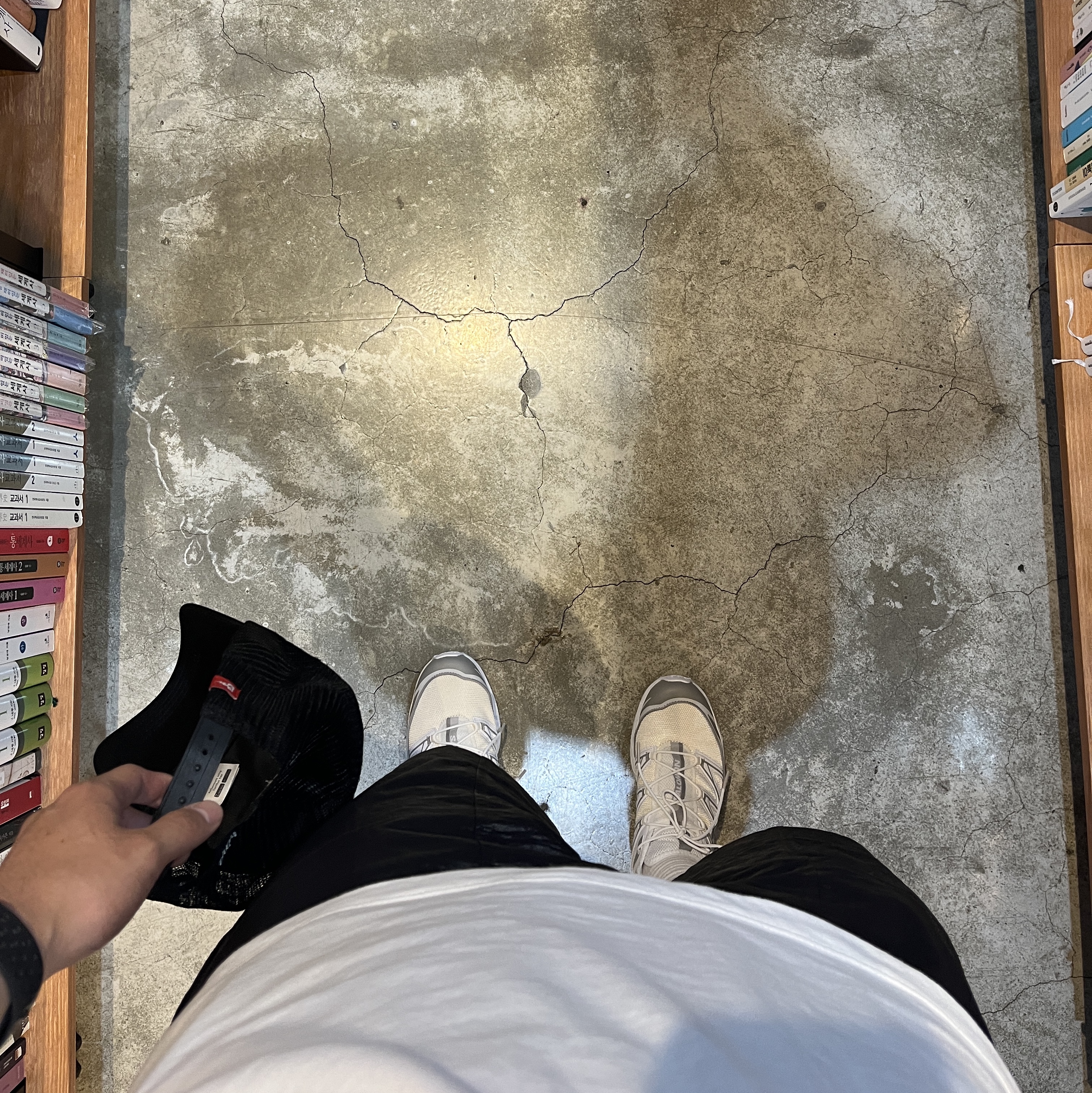 Salomon XT-6 Expanse Vanilla Ice White 착용 스타일 - 1