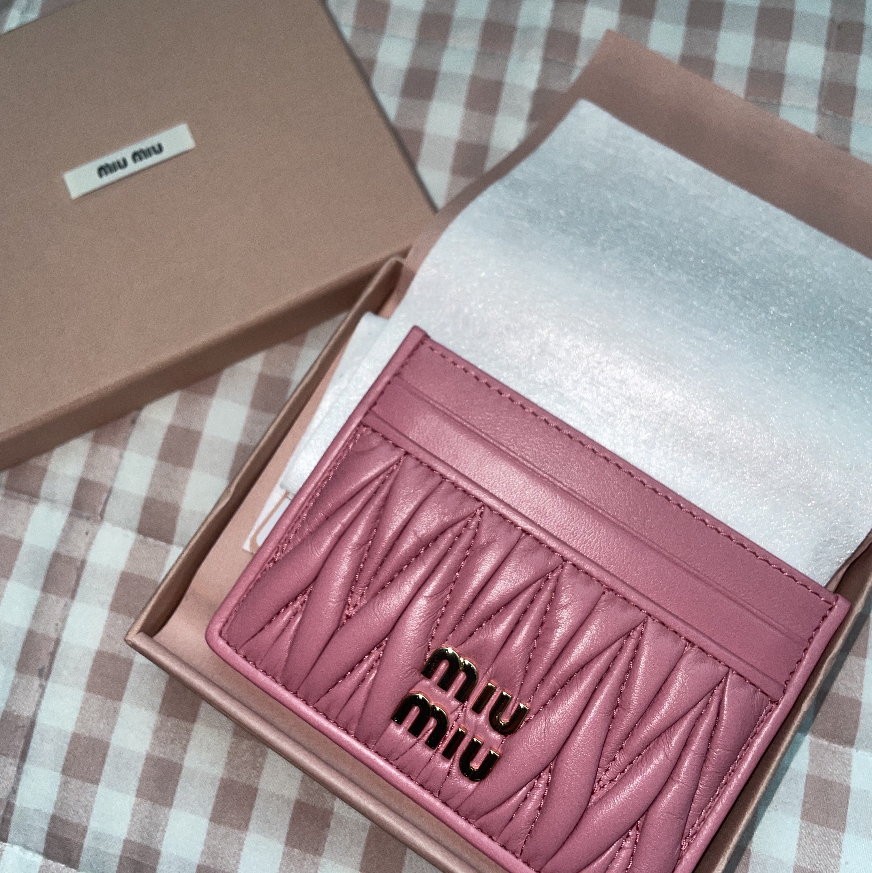 Miu Miu Matelasse Nappa Leather Card Holder Begonia Pink 착용 스타일