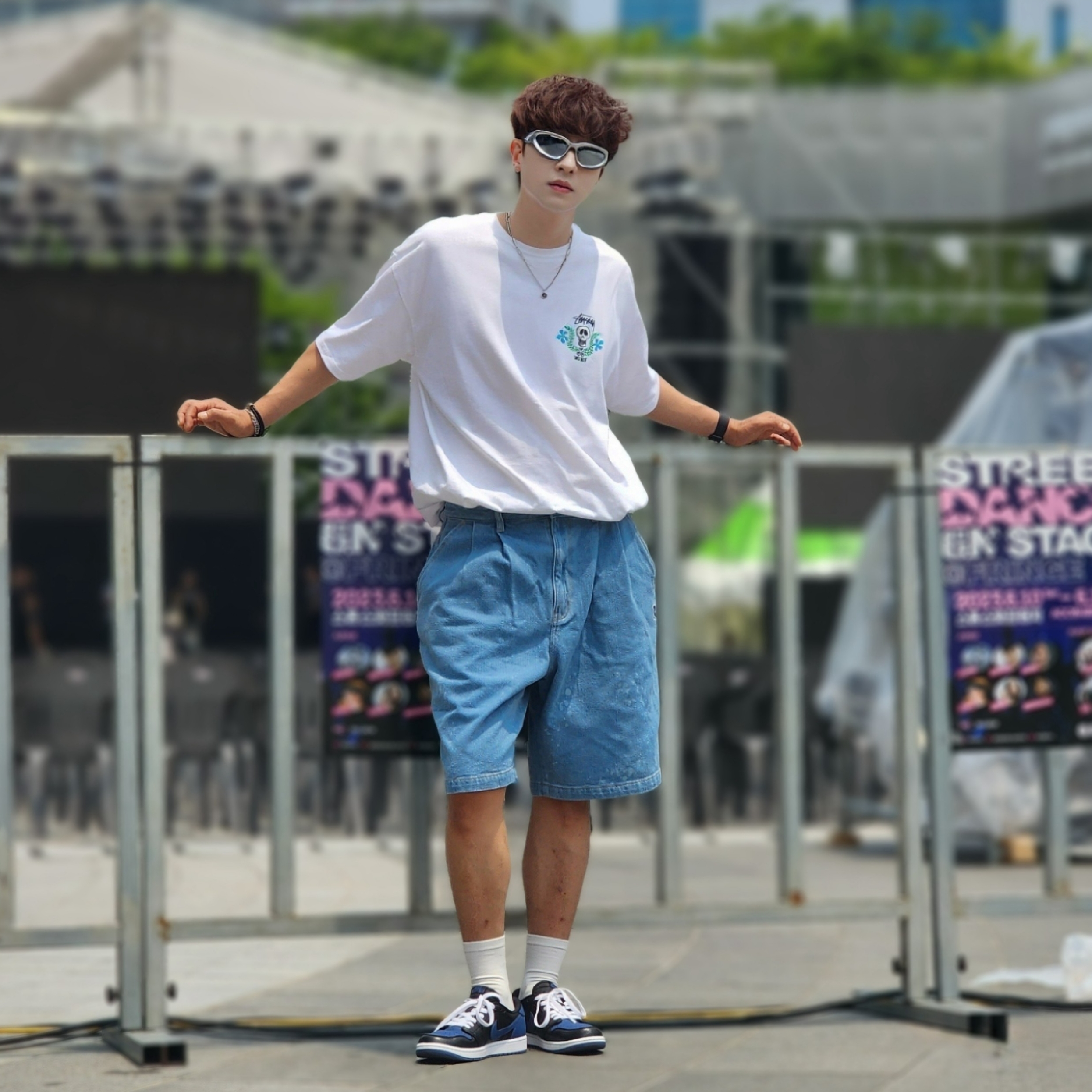 Stussy Skull Crest T-Shirt White, Jordan 1 Retro Low OG Mystic Navy 착용 스타일 - 4