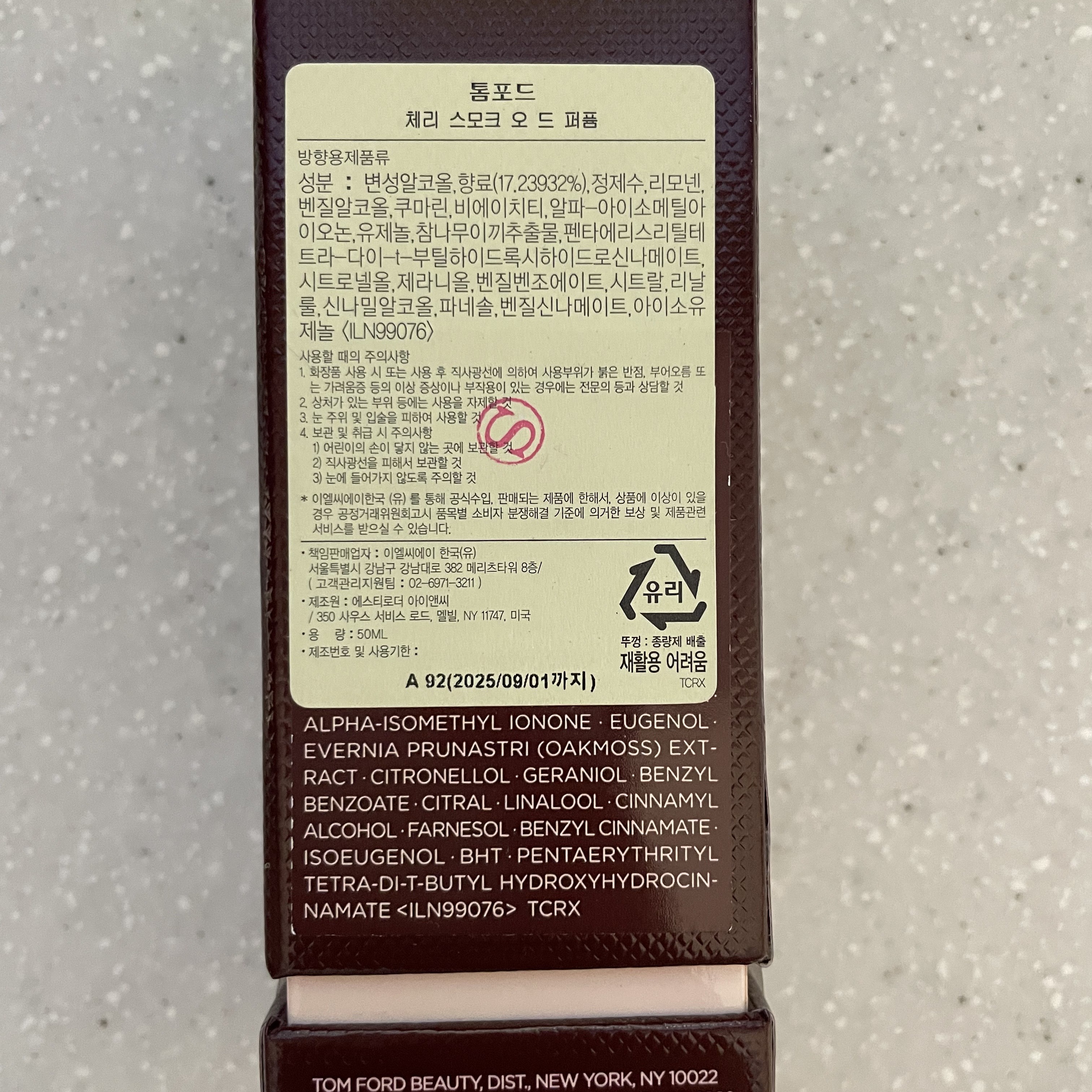 Tom Ford Cherry Smoke Eau De Parfum 50ml 착용 스타일 - 2