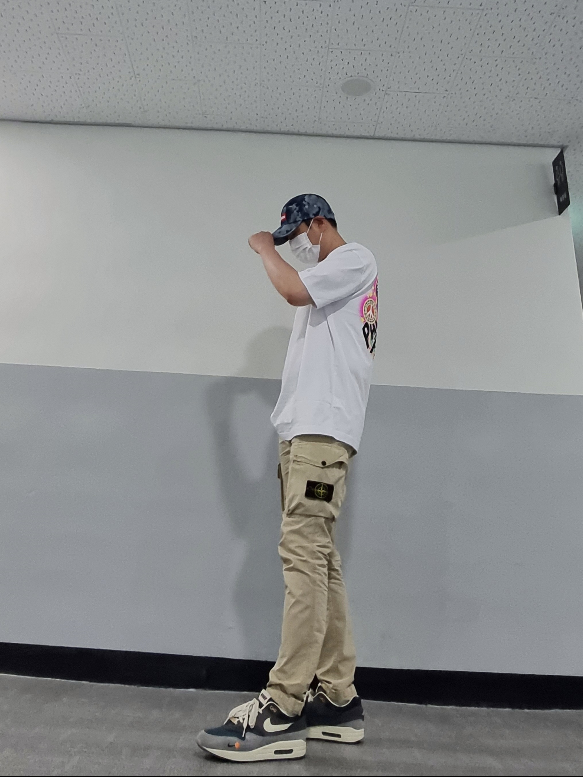 Supreme Flames Jacquard Denim Camp Cap Washed Indigo - 23SS, Palace Bun 5G T-Shirt White - 22FW 착용 스타일 - 3
