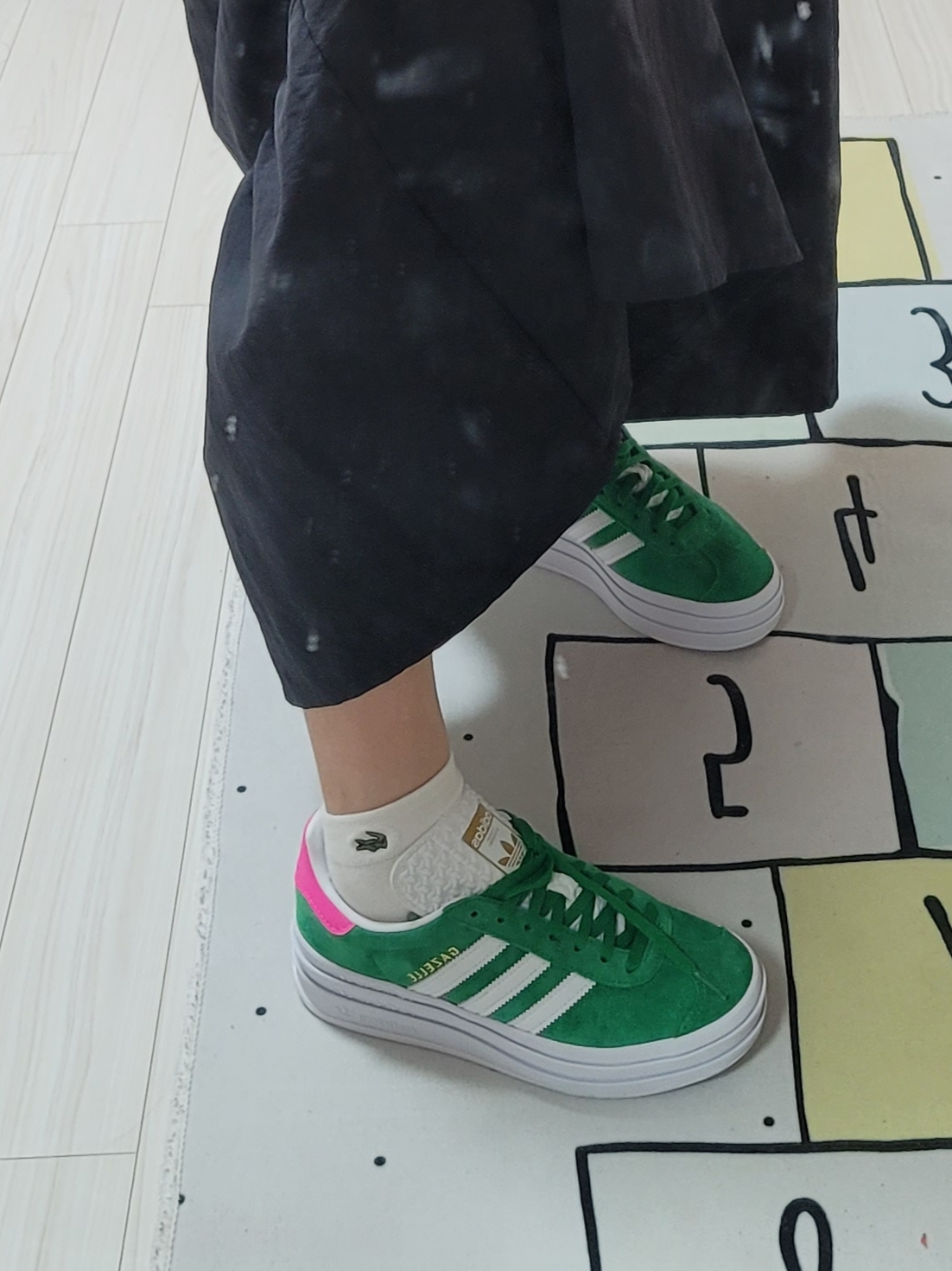 (W) Adidas Gazelle Bold Green Cloud White 착용 스타일