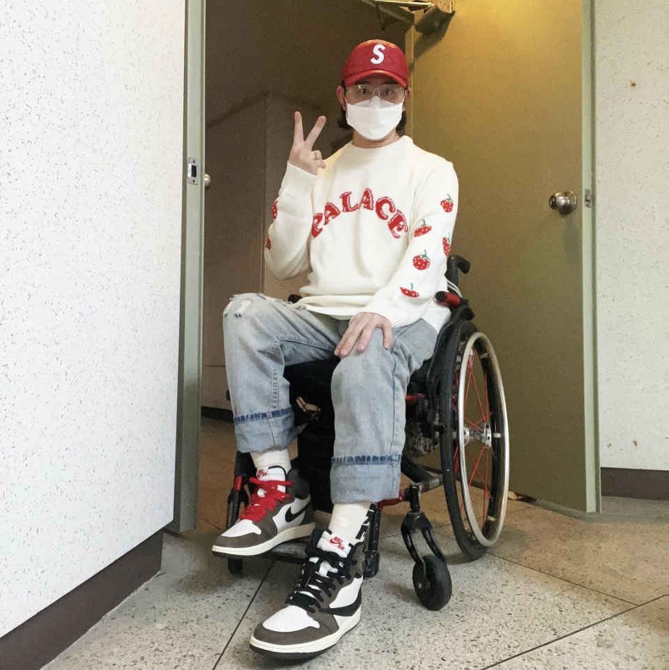 Palace Strawberry Knit White - 22SS, Jordan 1 x Travis Scott Retro High OG SP Mocha 착용 스타일