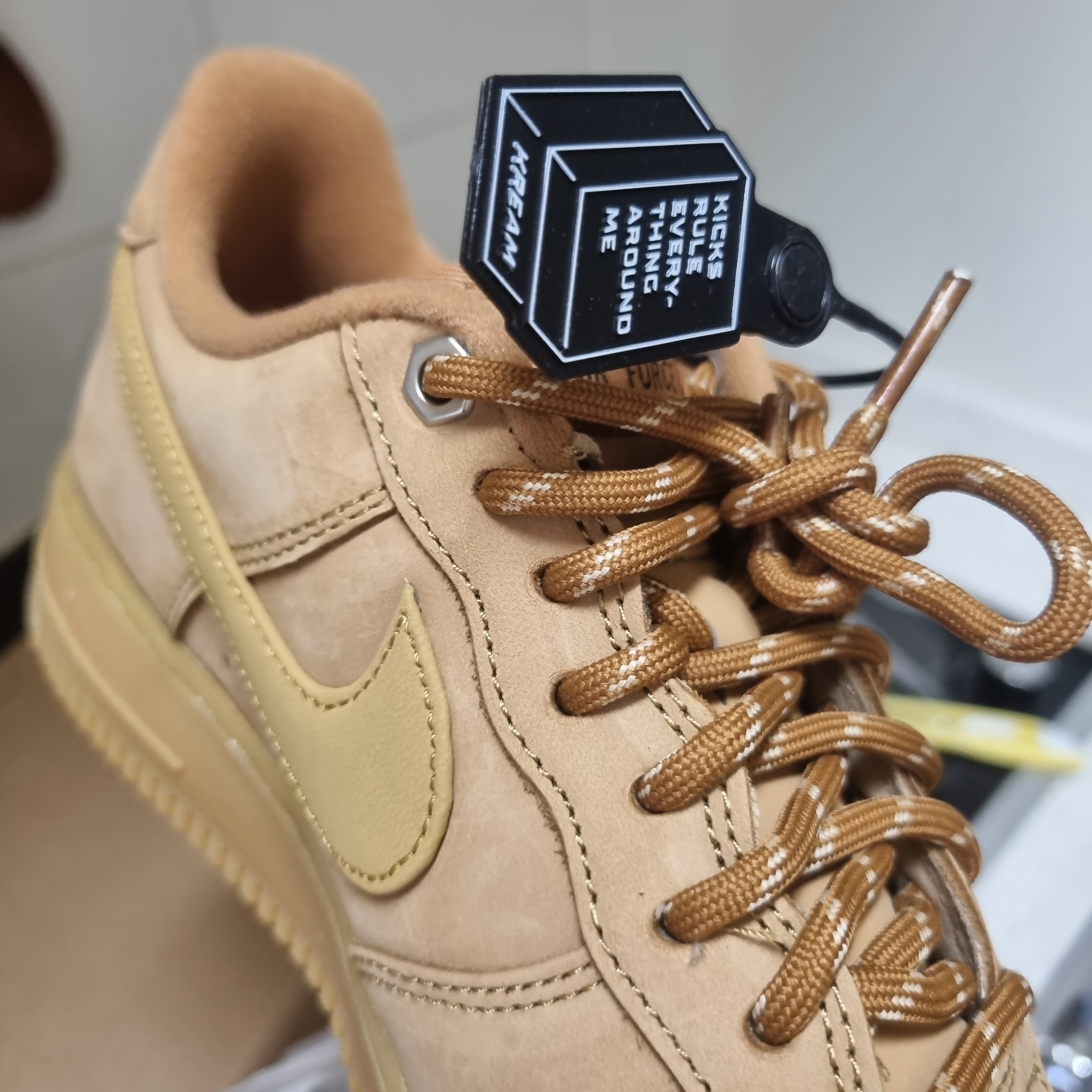 Nike Air Force 1 '07 WB Flax 착용 스타일