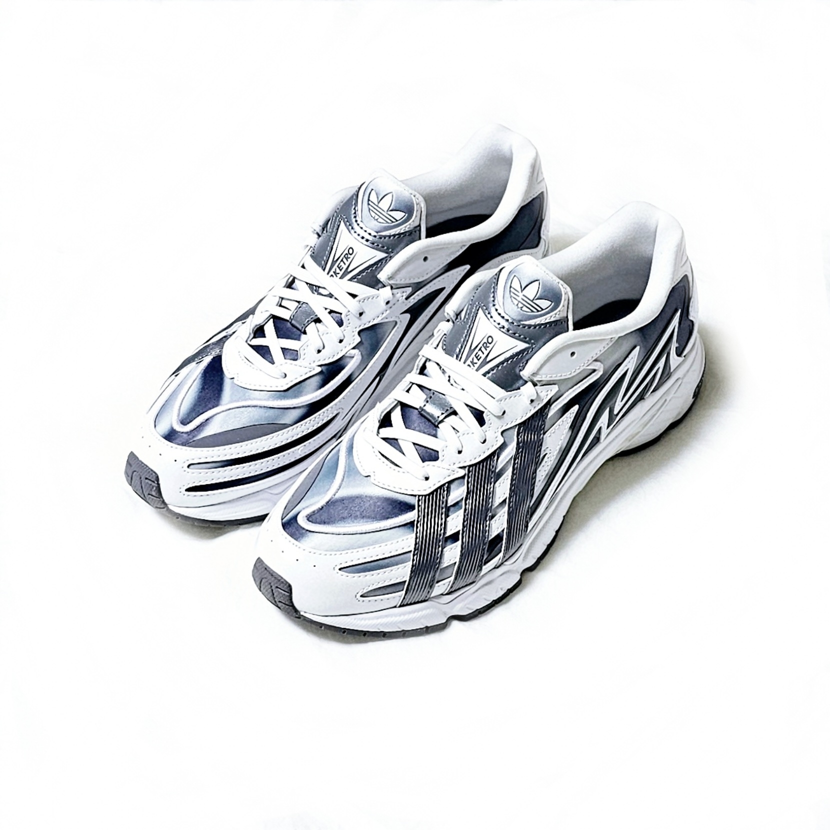 Adidas Orketro 2.0 Cloud White Grey 착용 스타일 - 3