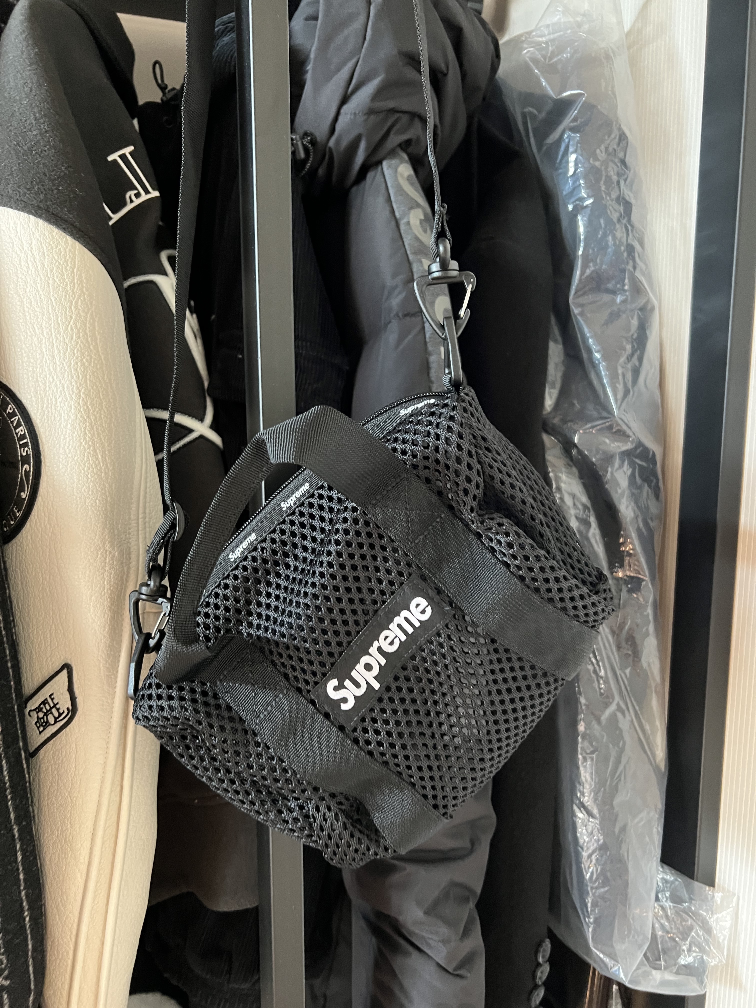 Supreme Mesh Mini Duffle Bag Black - 23SS 착용 스타일