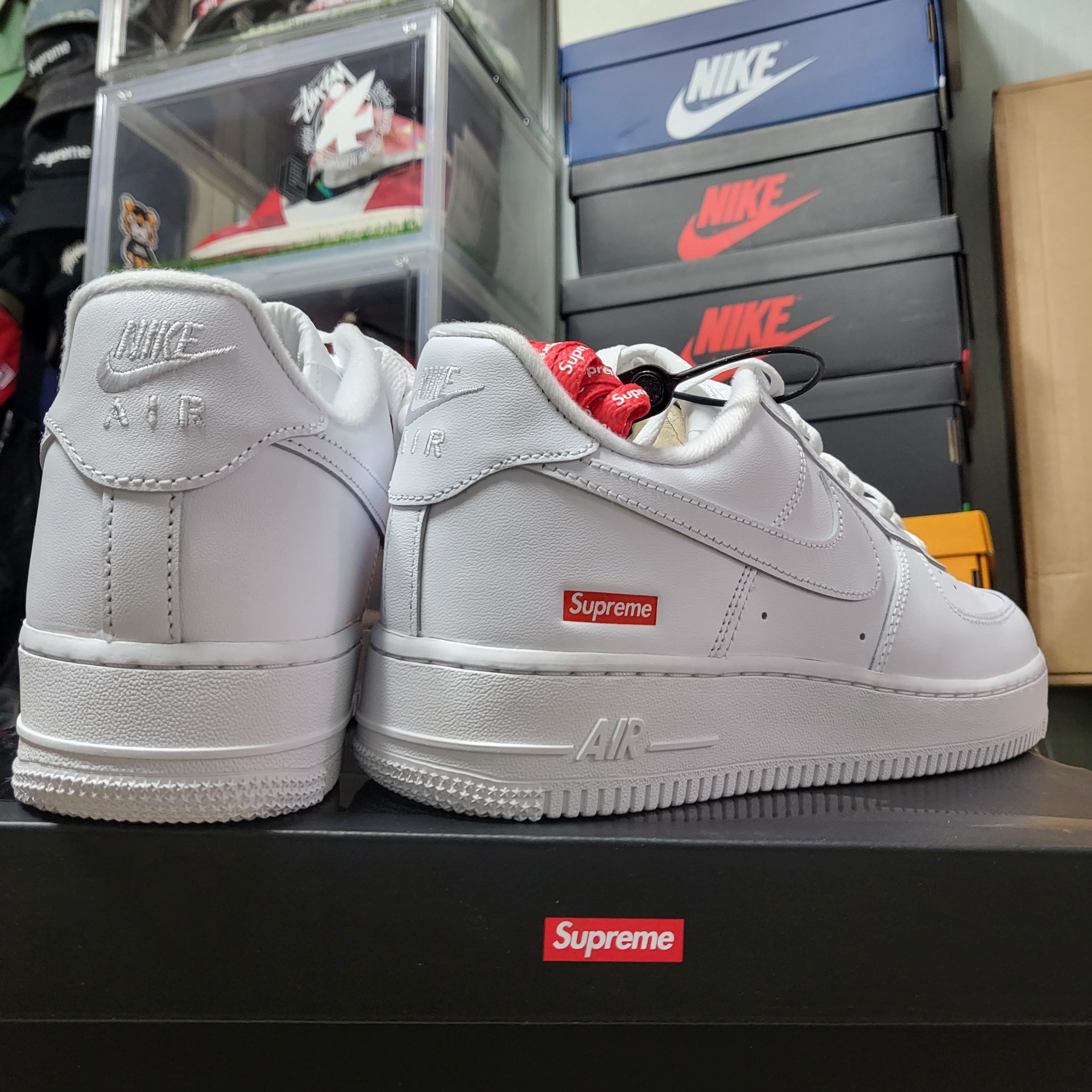 Nike x Supreme Air Force 1 Low White 착용 스타일 - 2