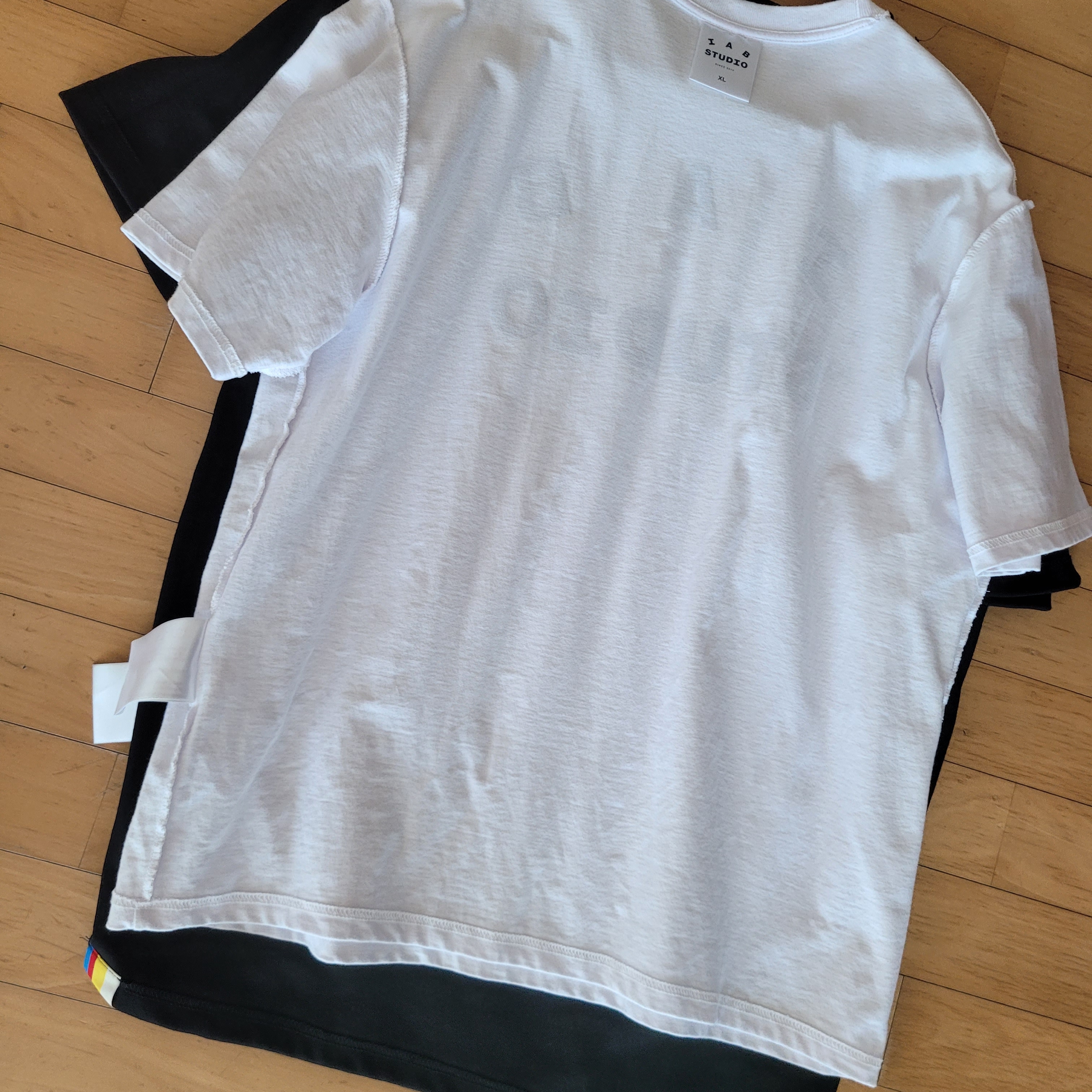 IAB Studio 10th Anniversary T-Shirt Black, IAB Studio T-Shirt White Navy - 22FW 착용 스타일