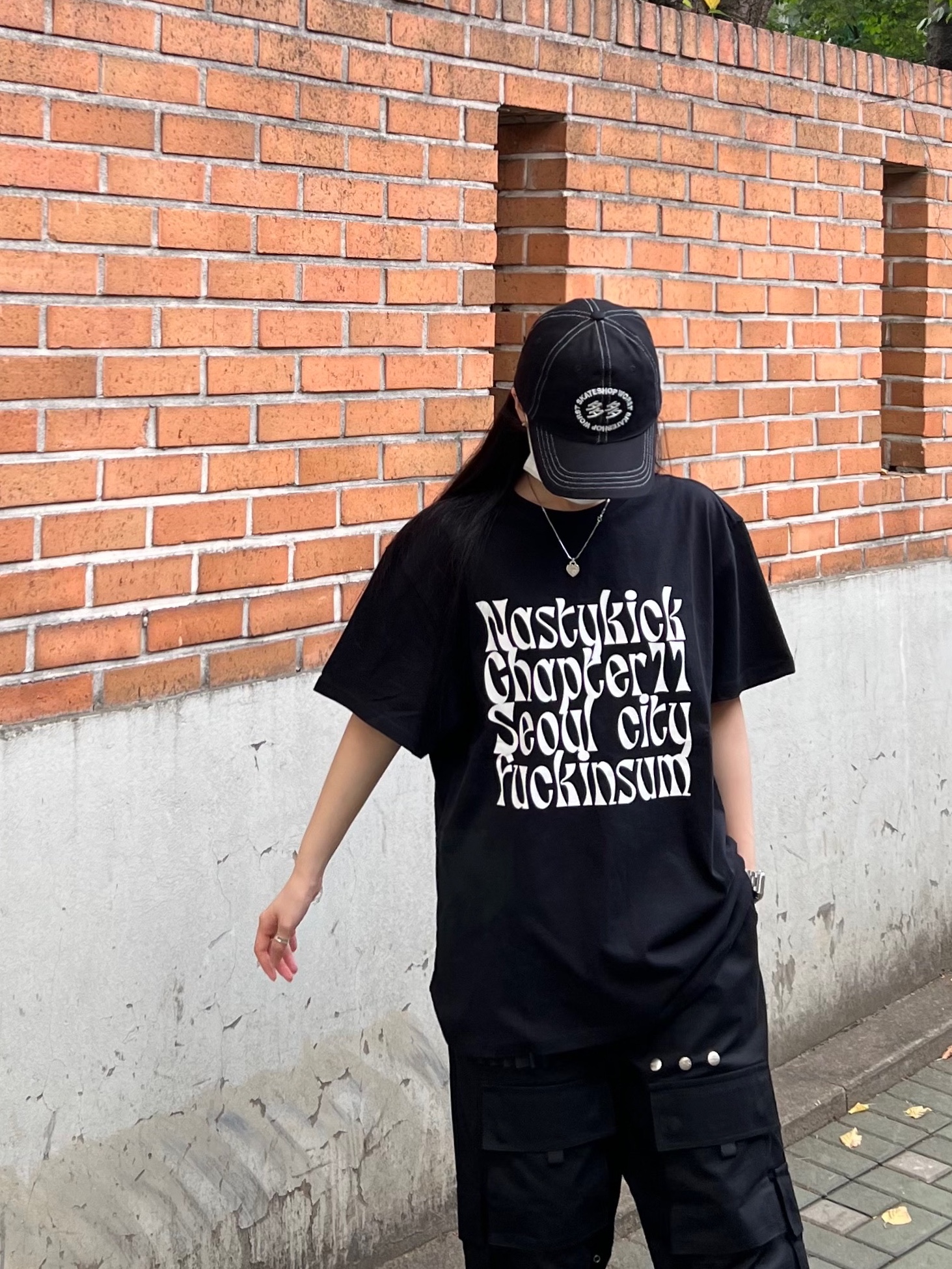 Dada x Worst Cap Black, Nike V2K Run Summit White Metallic Silver 착용 스타일 - 4