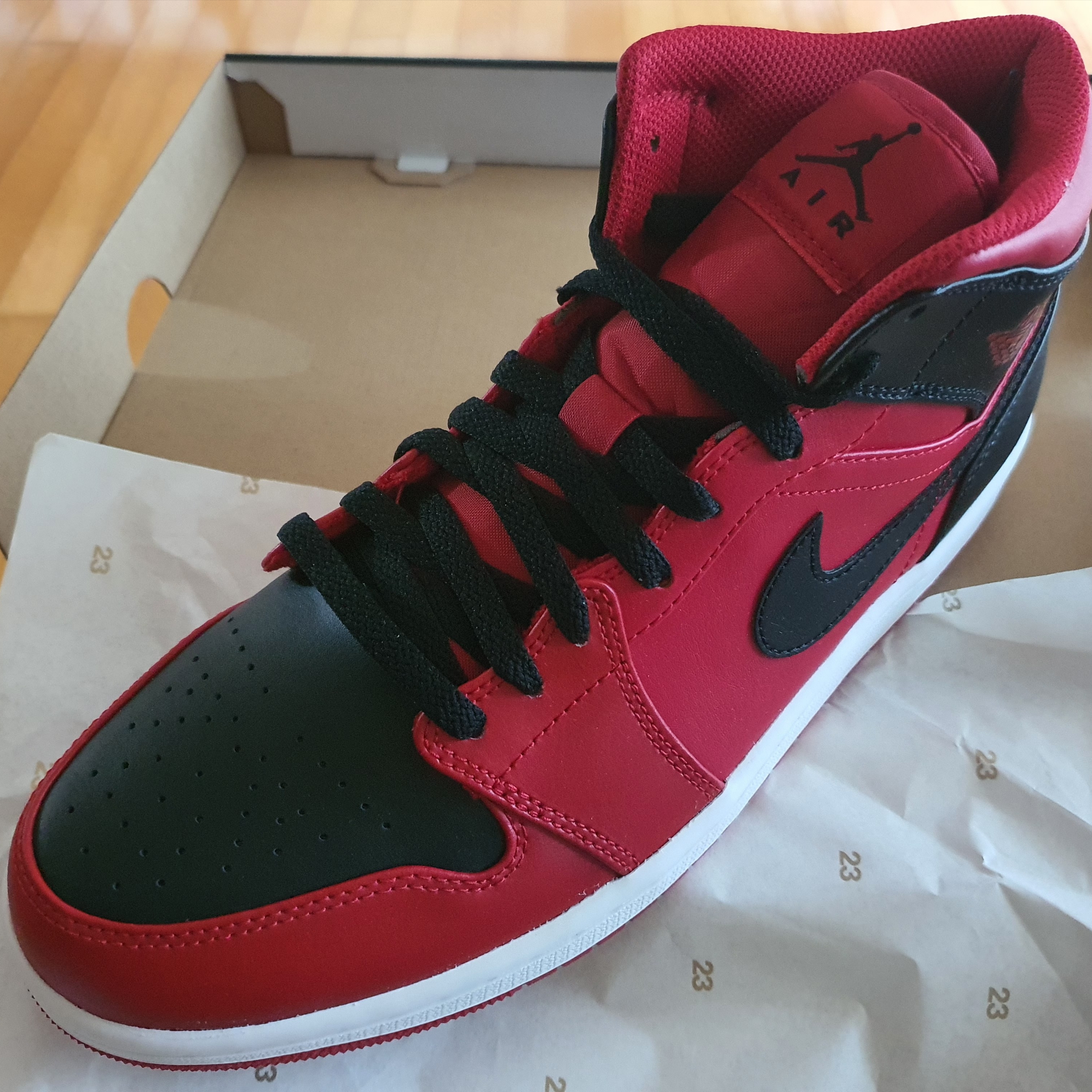 Jordan 1 Mid Reverse Bred 착용 스타일 - 1