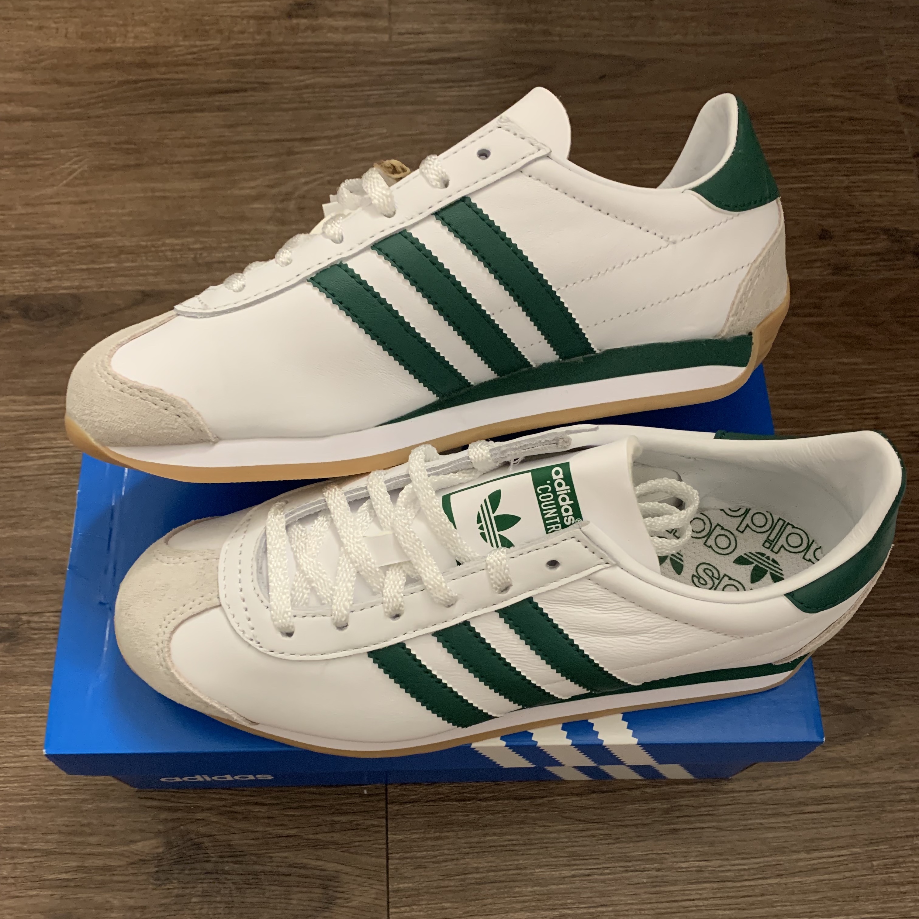 Adidas Country OG Cloud White Collegiate Green 착용 스타일