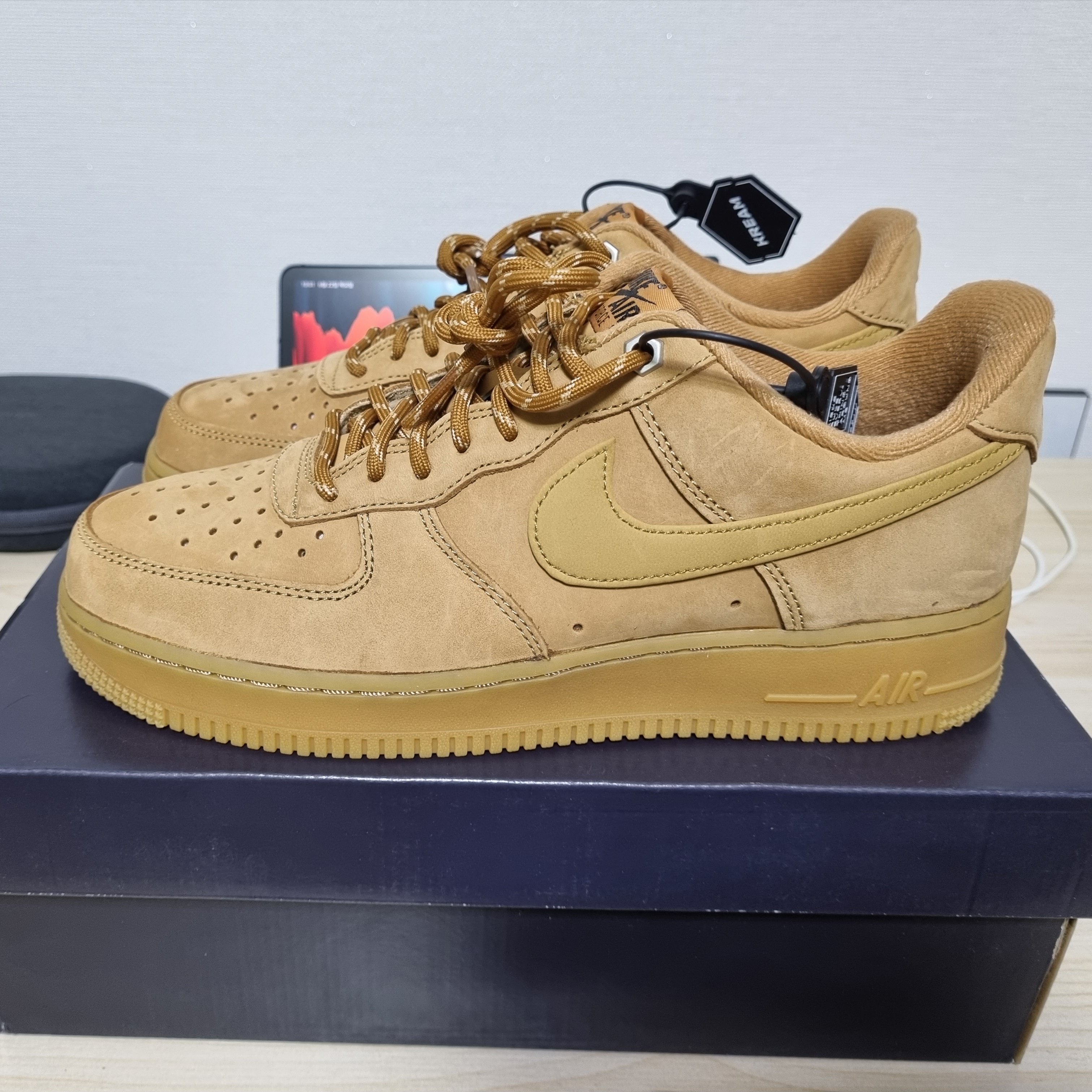 Nike Air Force 1 '07 WB Flax 착용 스타일