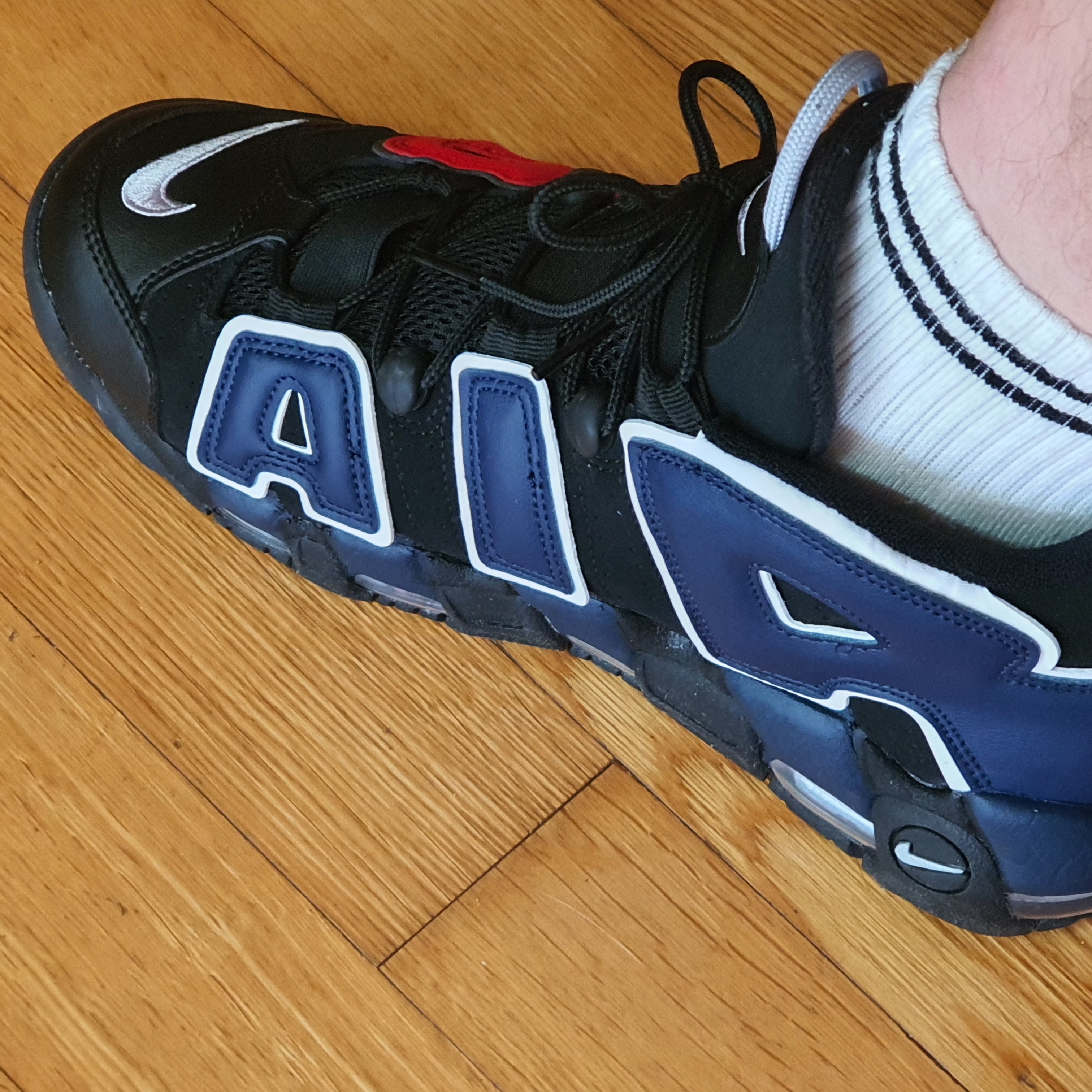 Nike Air More Uptempo 96 Black University Red 착용 스타일 - 1