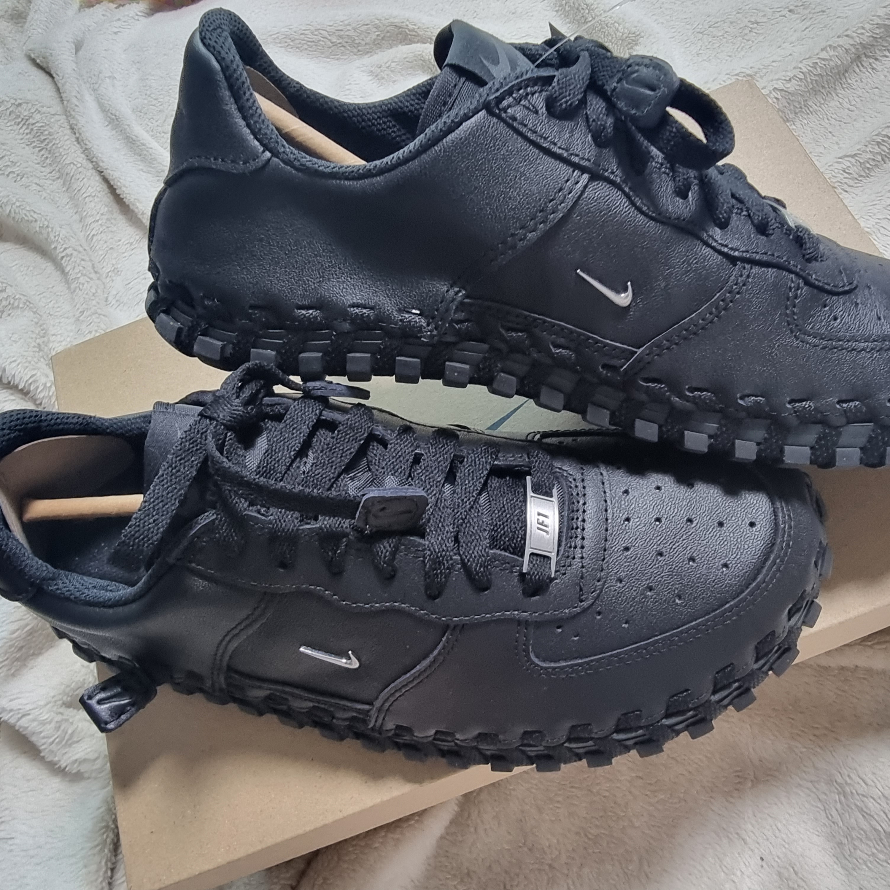 Nike x Jacquemus J Force 1 Low LX SP Black 착용 스타일 - 1