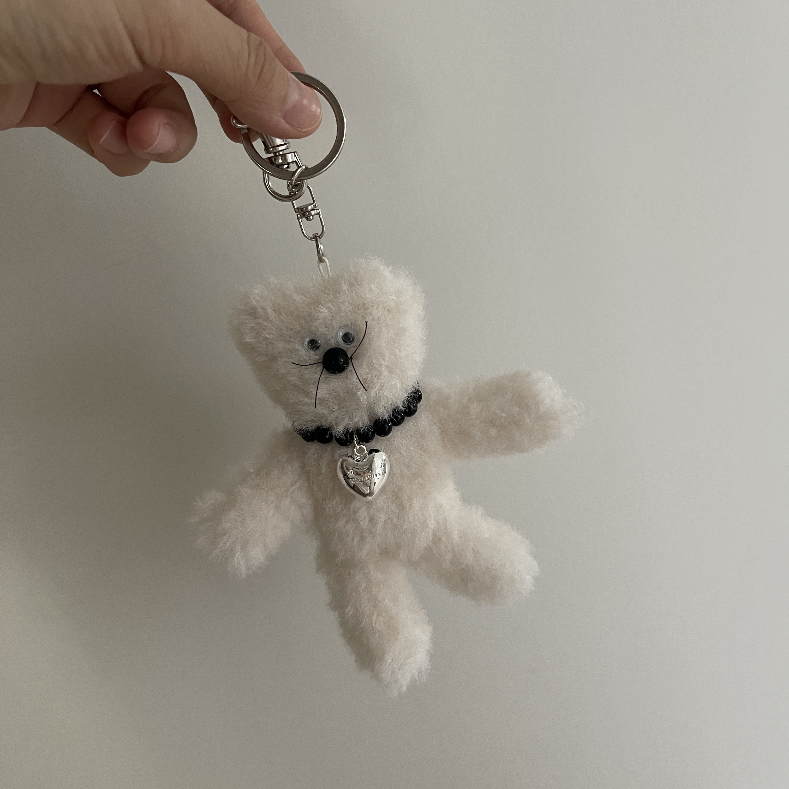 [KREAM 단독] Monamhee Creami Keyring Cream 착용 스타일