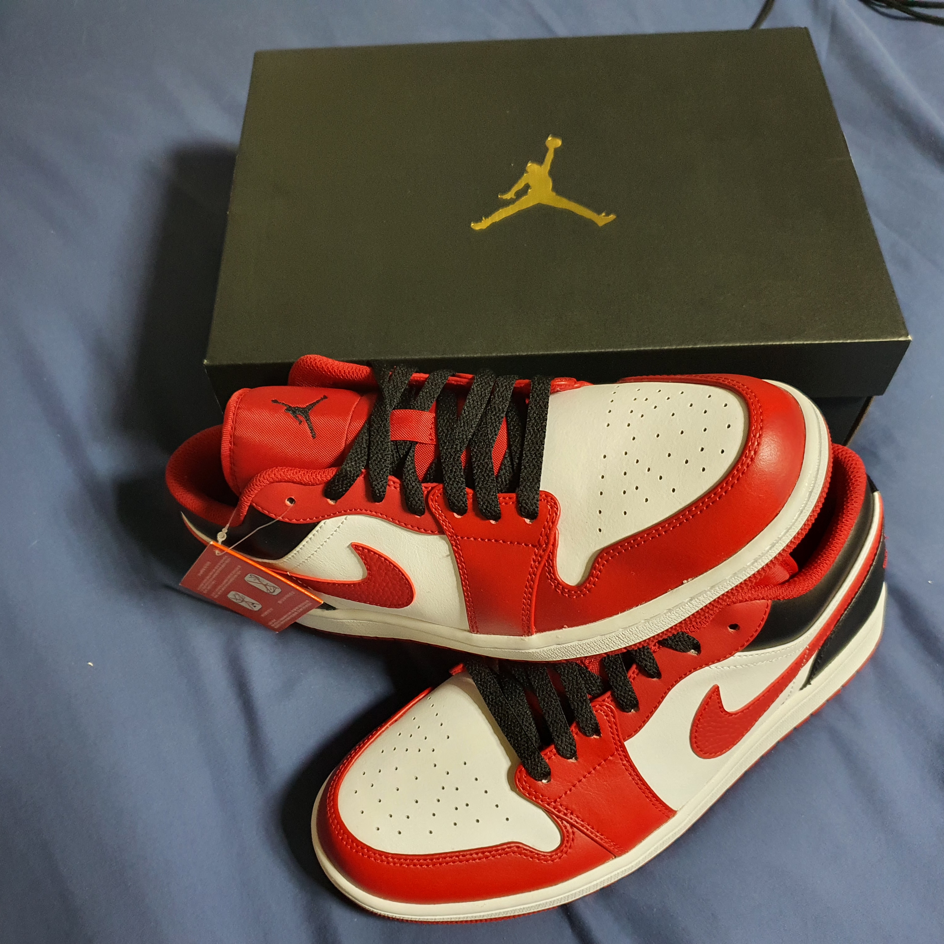 Jordan 1 Low White Gym Red Black 착용 스타일 - 4