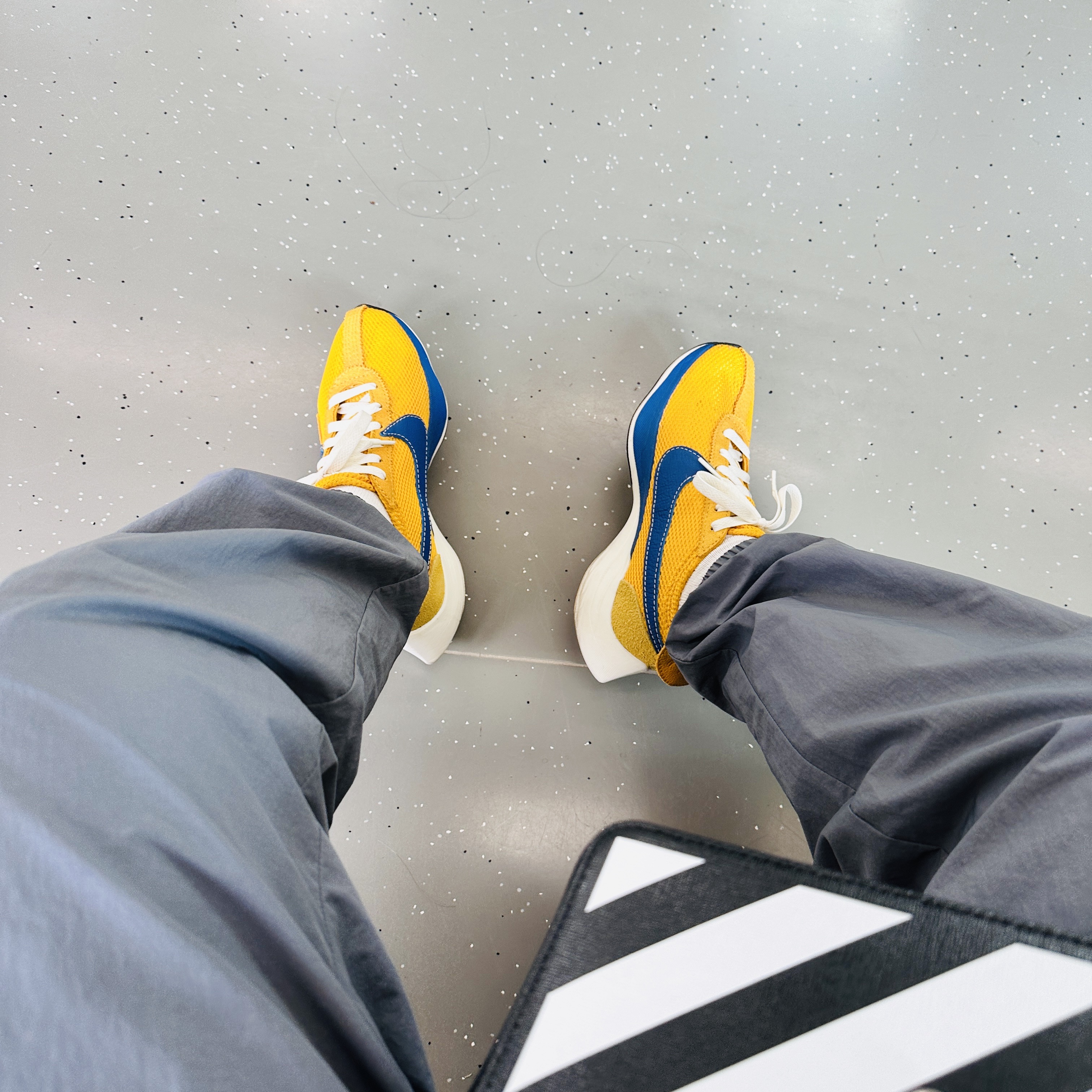 Nike Moon Racer Yellow Ochre Gym Blue 착용 스타일