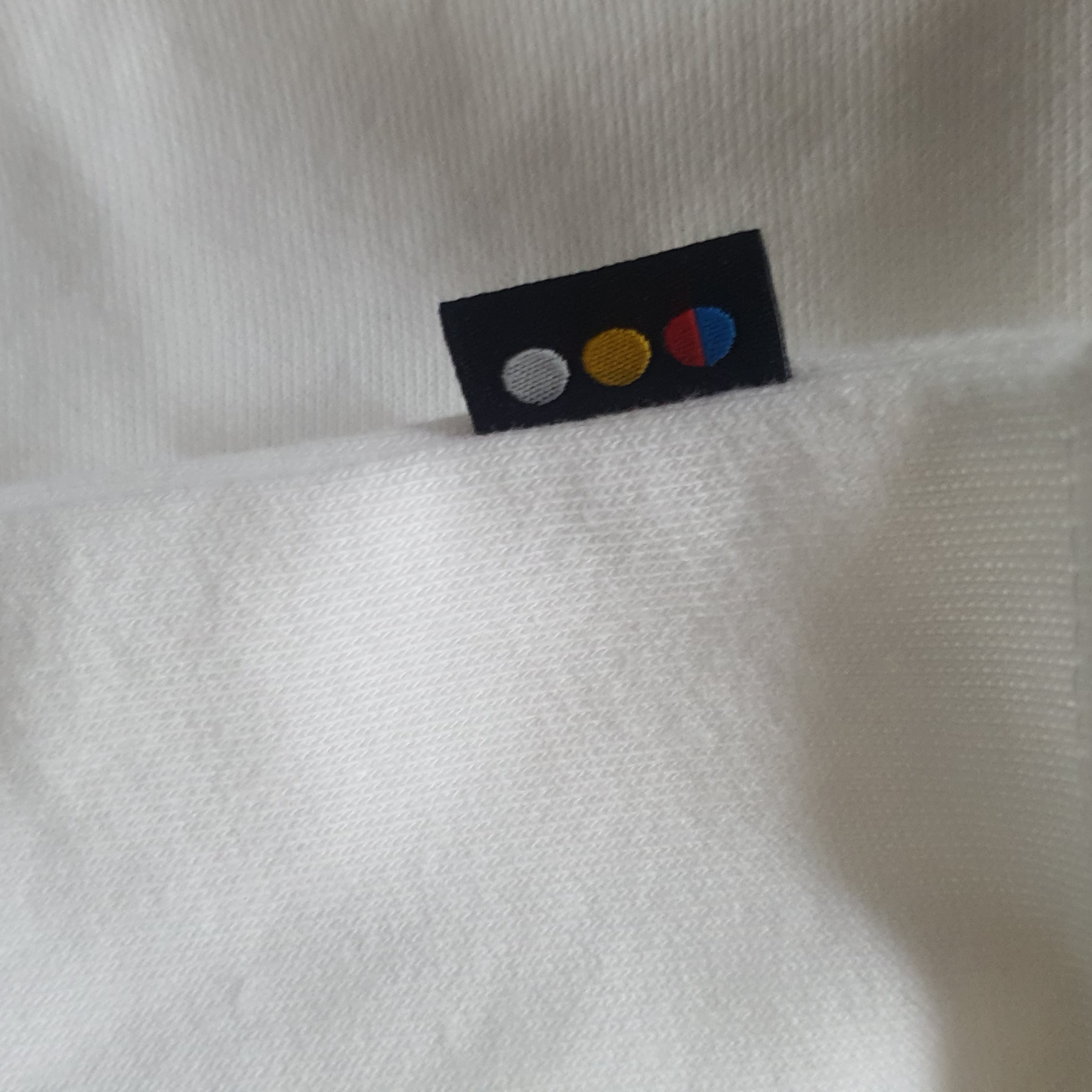 IAB Studio 10th Anniversary T-Shirts Pack White & Black (2 Pack) 착용 스타일 - 3