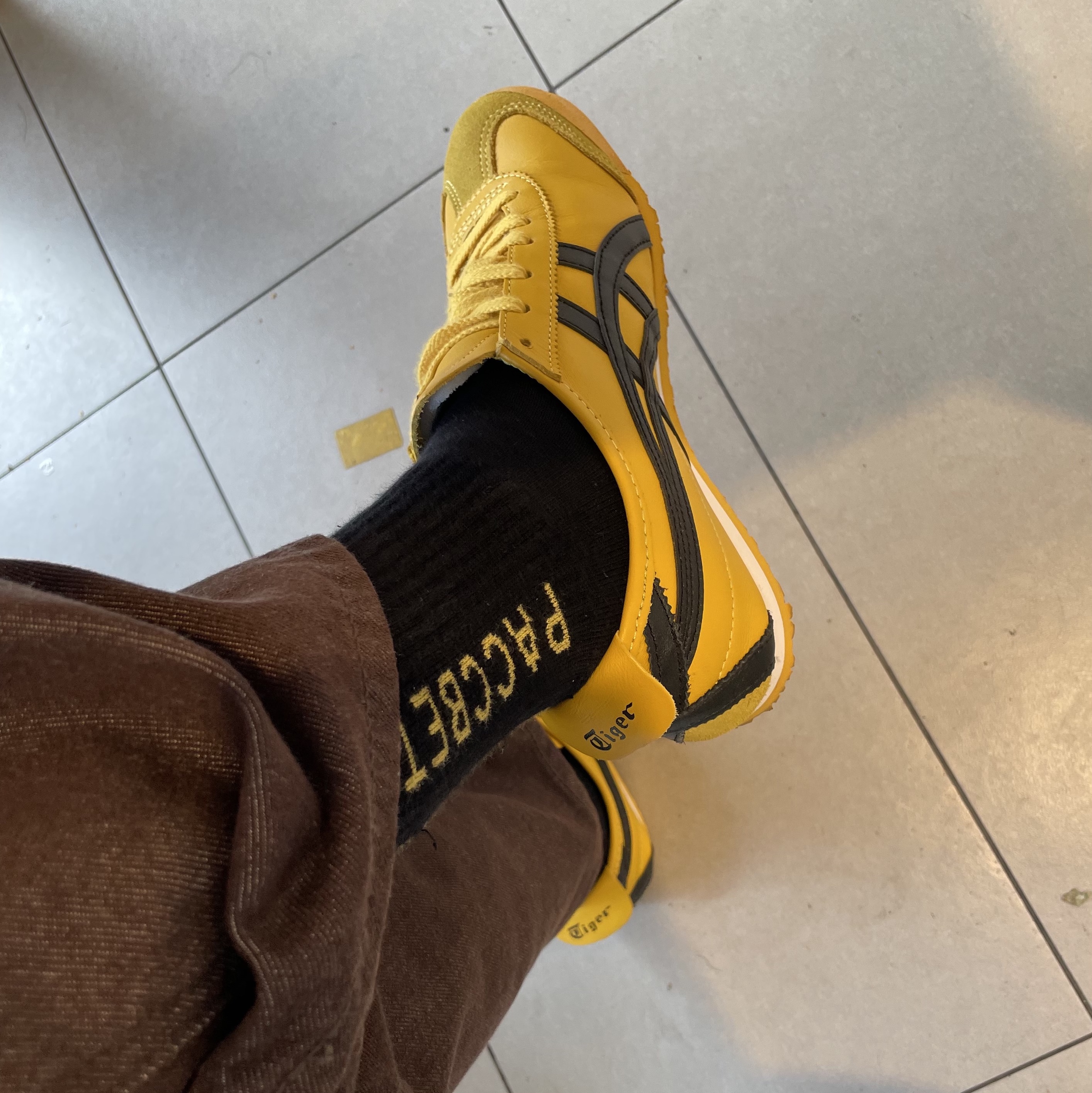 Onitsuka Tiger Mexico 66 Yellow Black 착용 스타일