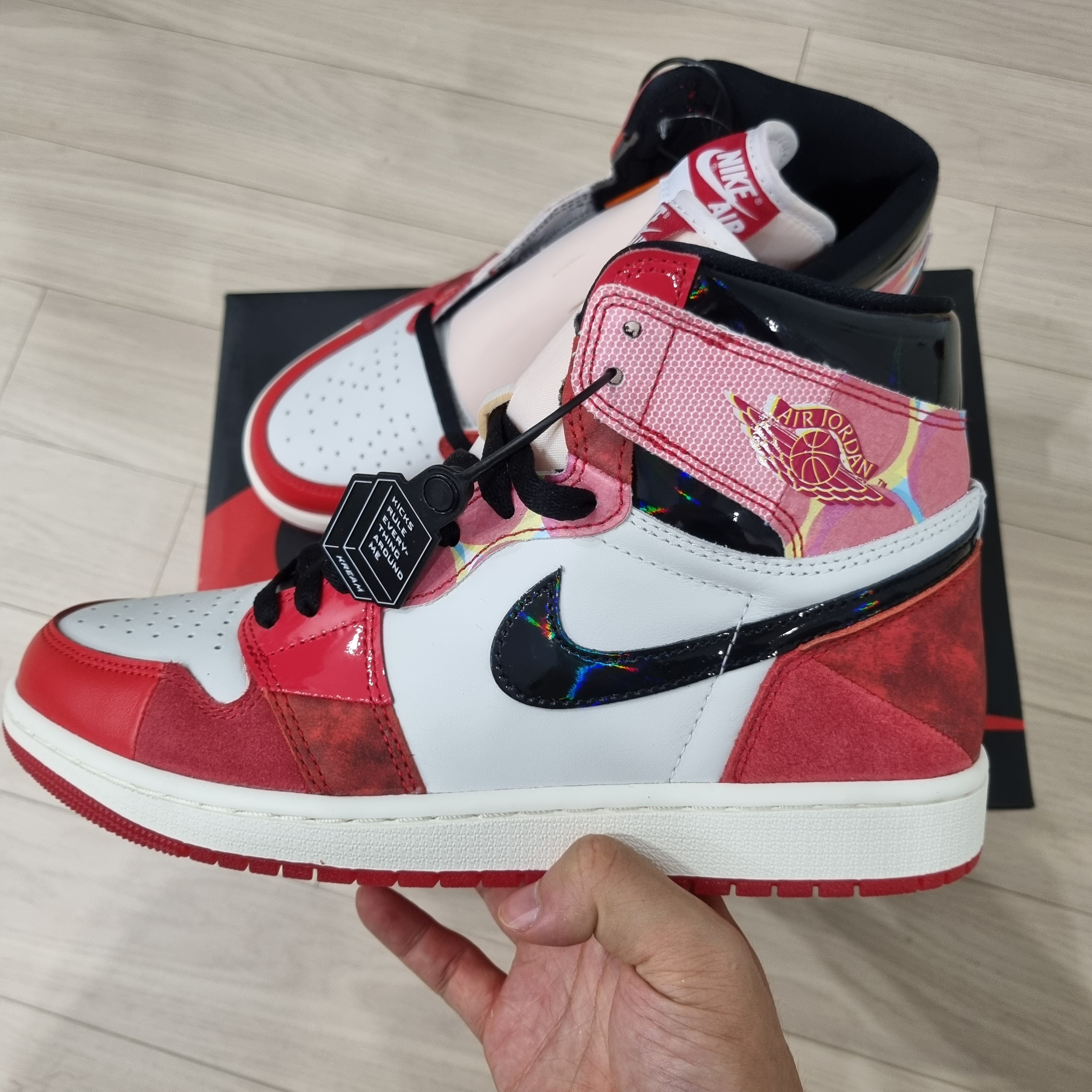 Jordan 1 Retro High Spider-Man Next Chapter 착용 스타일 - 3