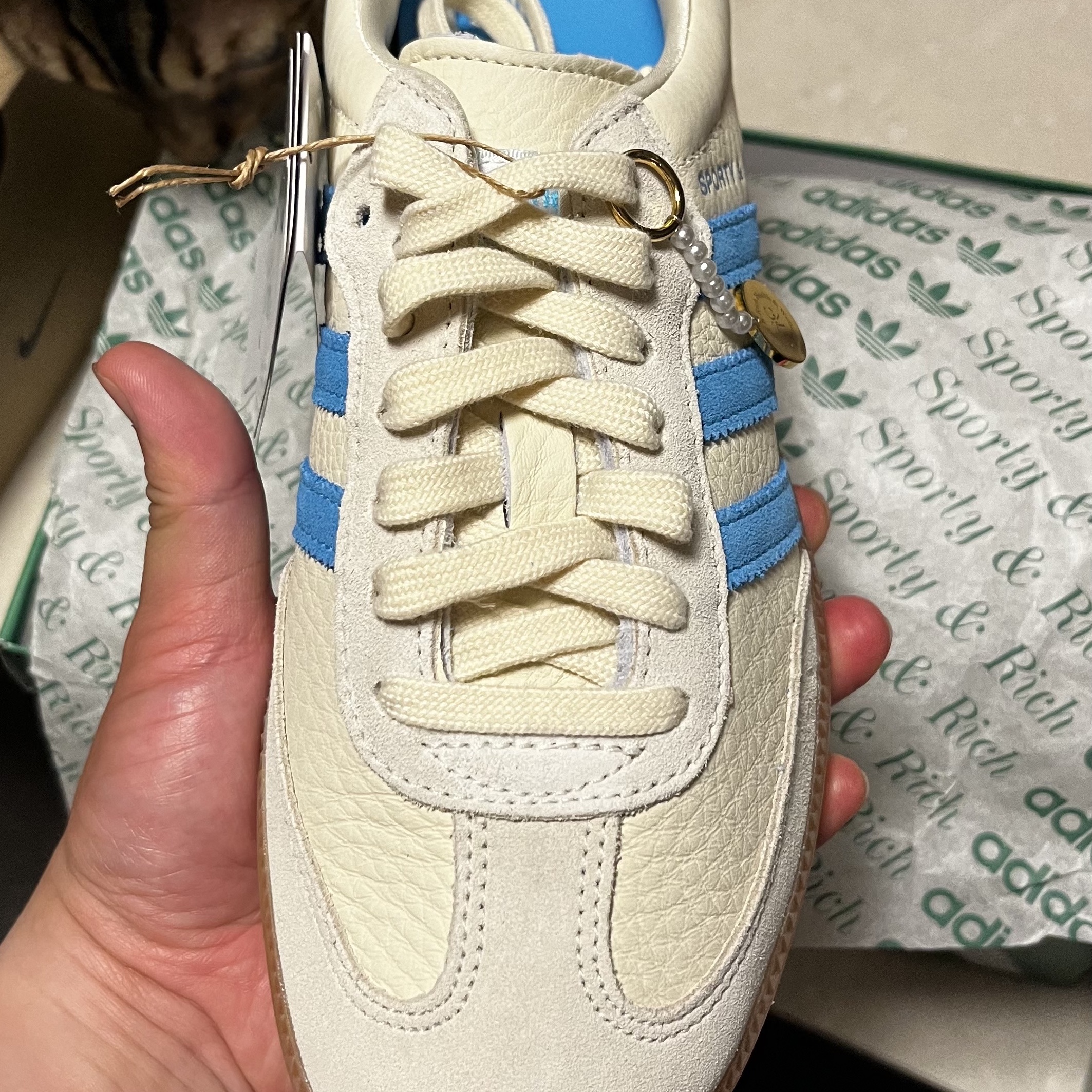 Adidas x Sporty & Rich Samba Cream Blue 착용 스타일 - 2