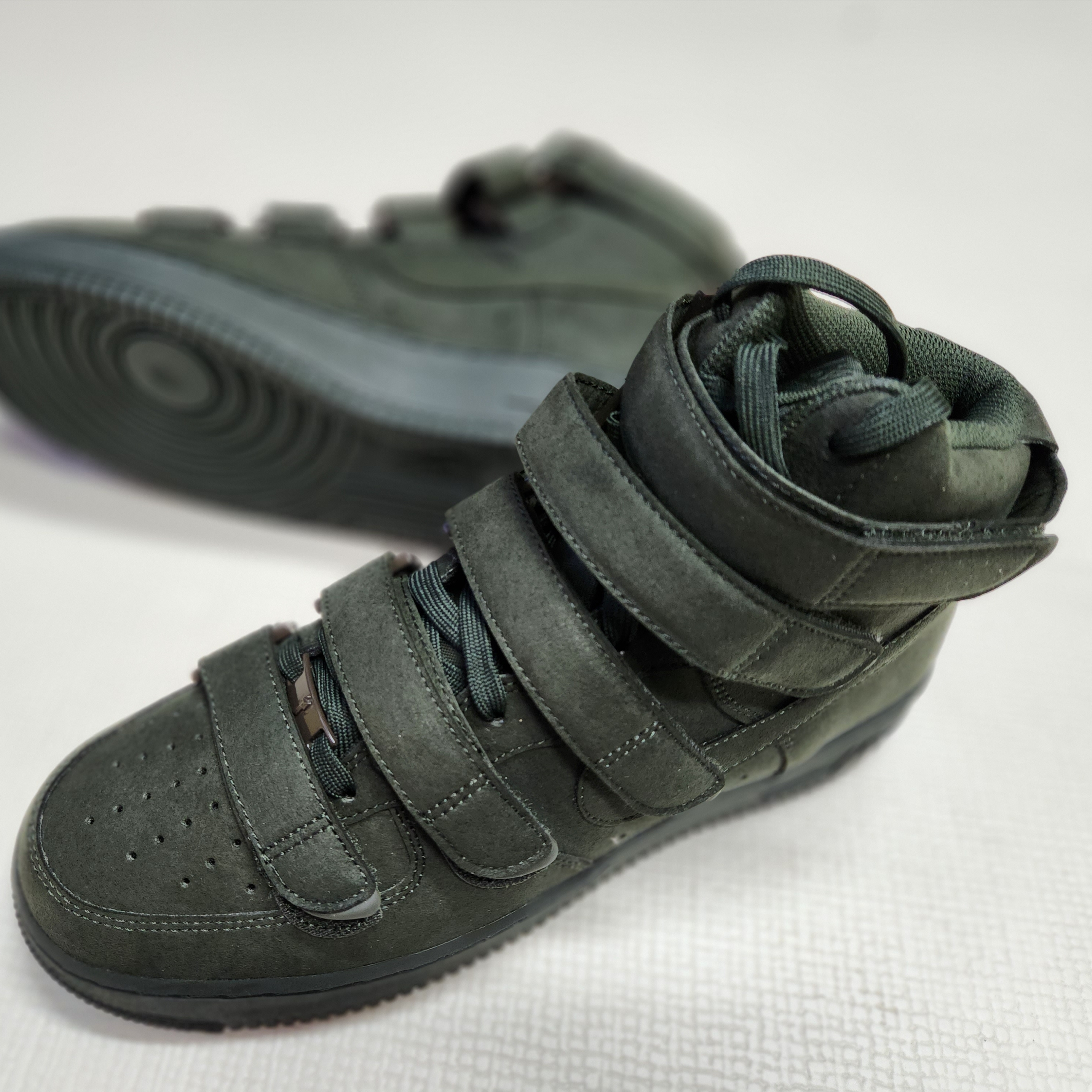 Nike x Billie Eilish Air Force 1 High '07 SP Sequoia 착용 스타일 - 3