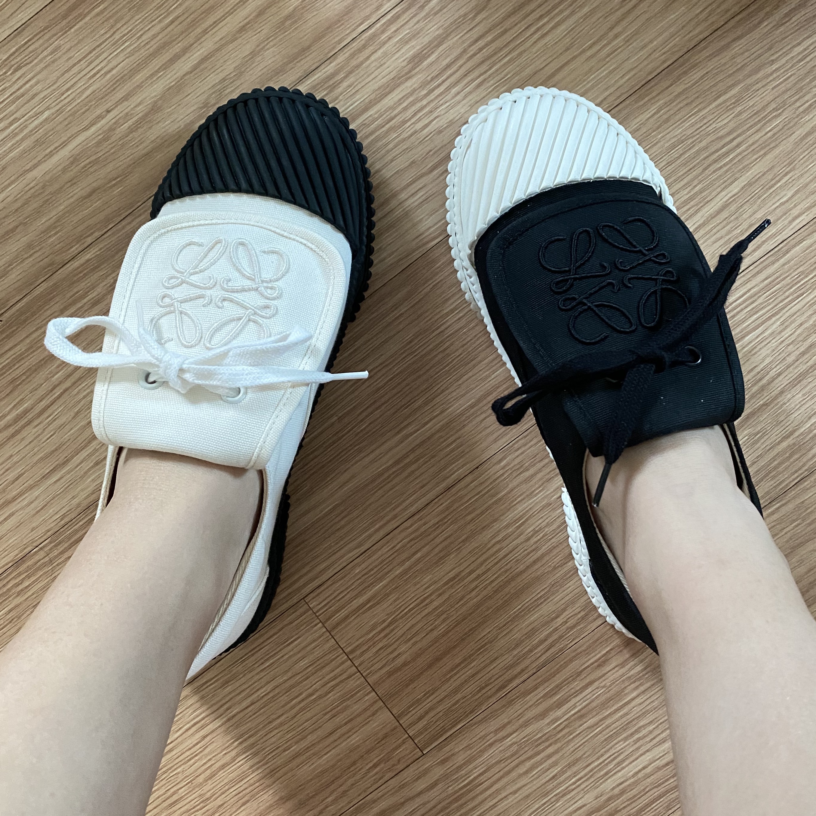 (W) Loewe Anagram Flap Sneaker in Canvas Black 착용 스타일