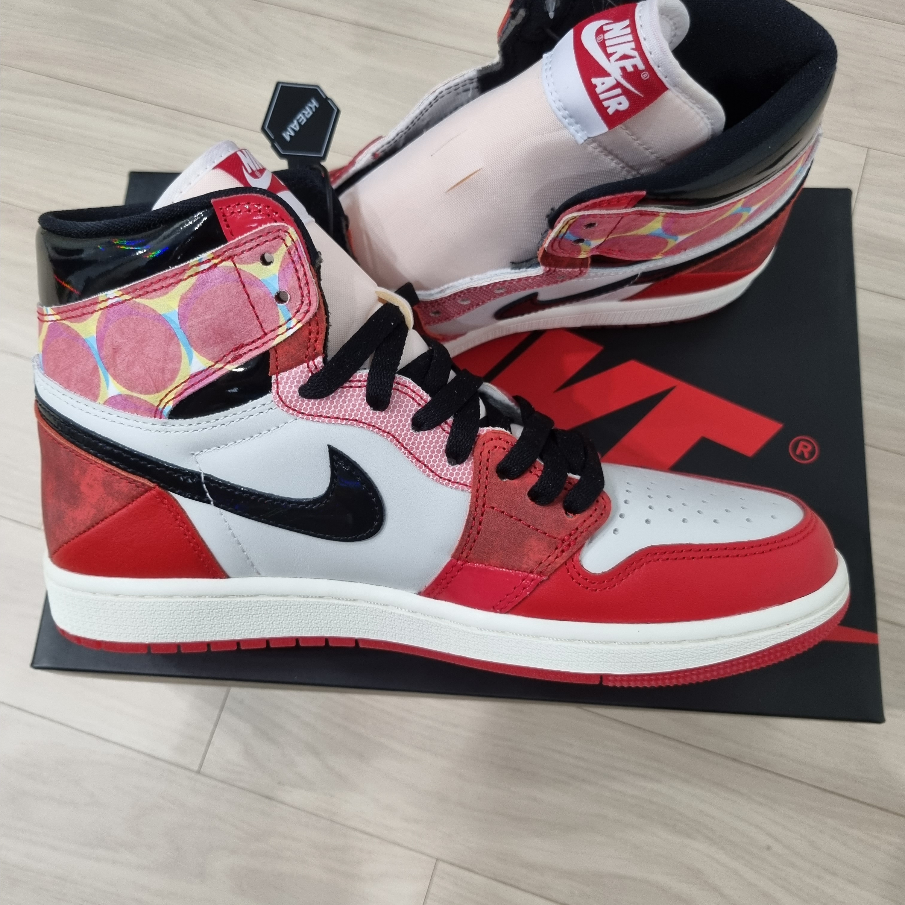 Jordan 1 Retro High Spider-Man Next Chapter 착용 스타일 - 2