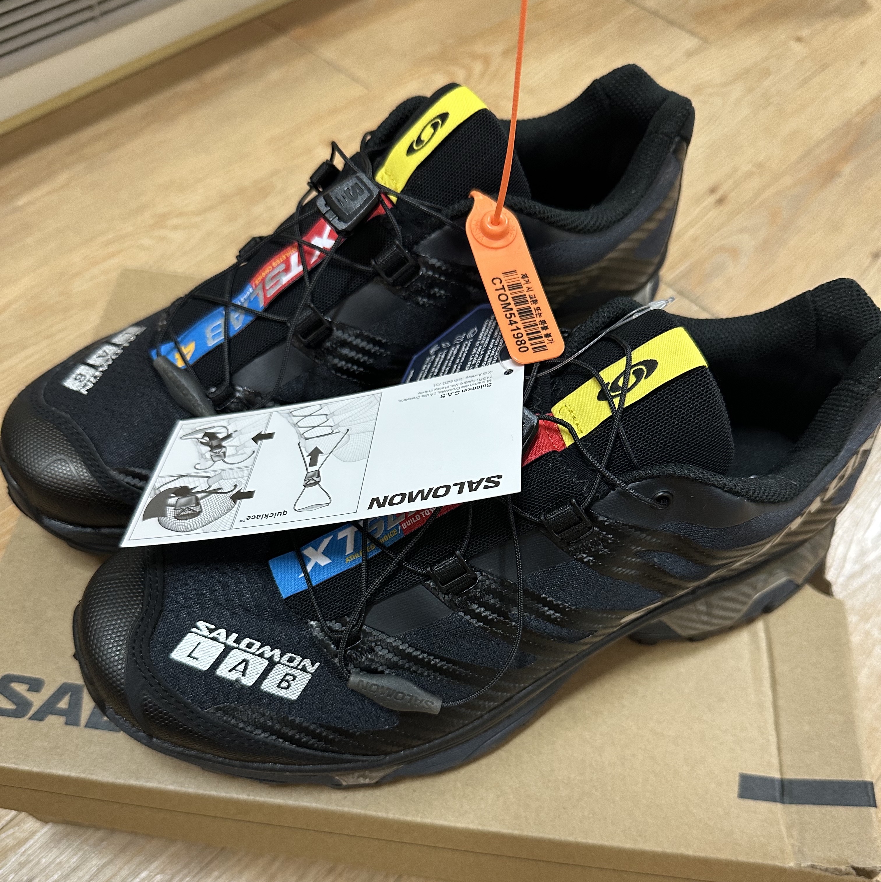 Salomon XT-4 Black Silver Metallic 착용 스타일