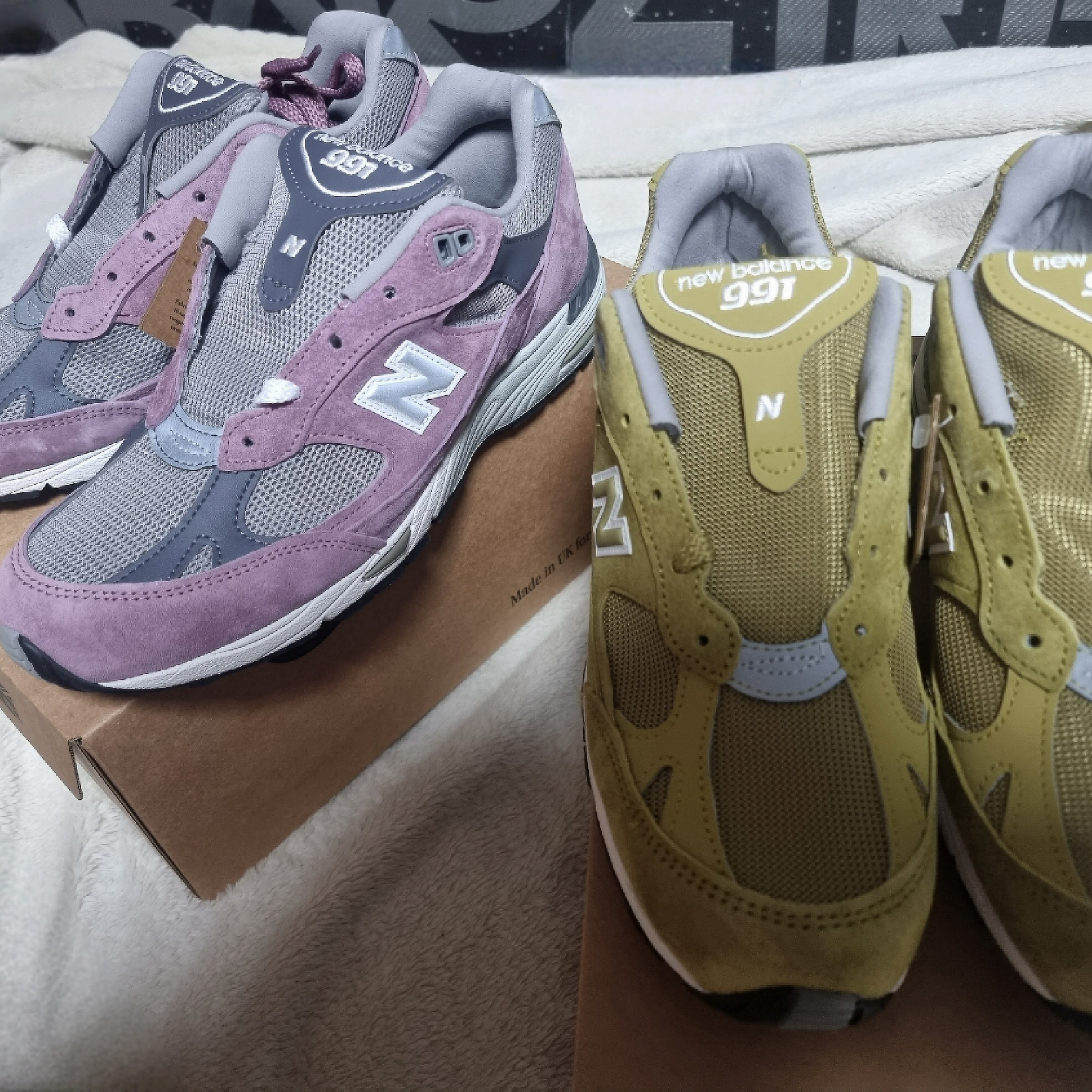 (W) New Balance 991 Made in UK Khaki, (W) New Balance 991 Made in UK Pink Grey 착용 스타일 - 1