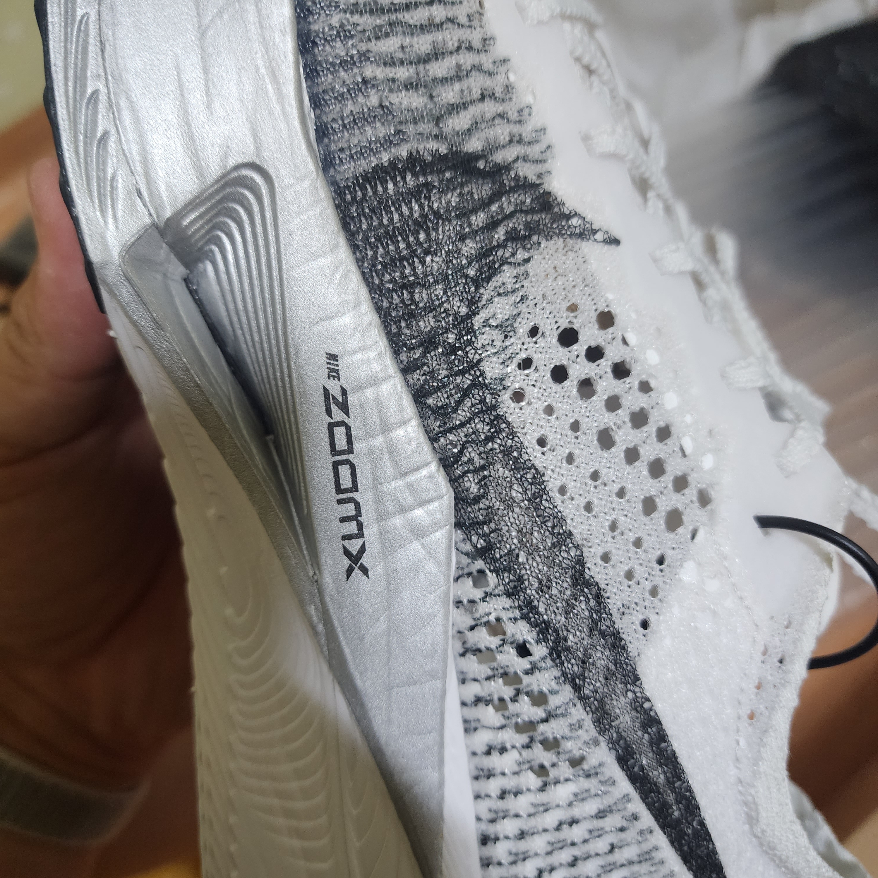 Nike ZoomX Vaporfly Next% 3 White Grey 착용 스타일 - 3