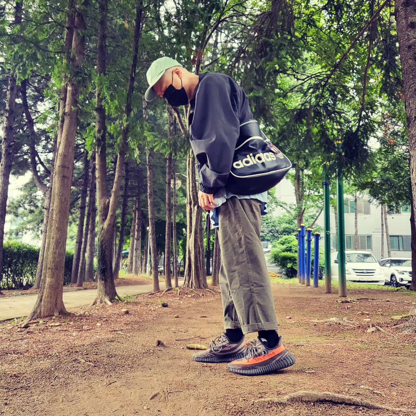Supreme Pigment Print S Logo 6-Panel Light Sage - 22FW, Essentials Track Jacket Black - 20FW 착용 스타일 - 1