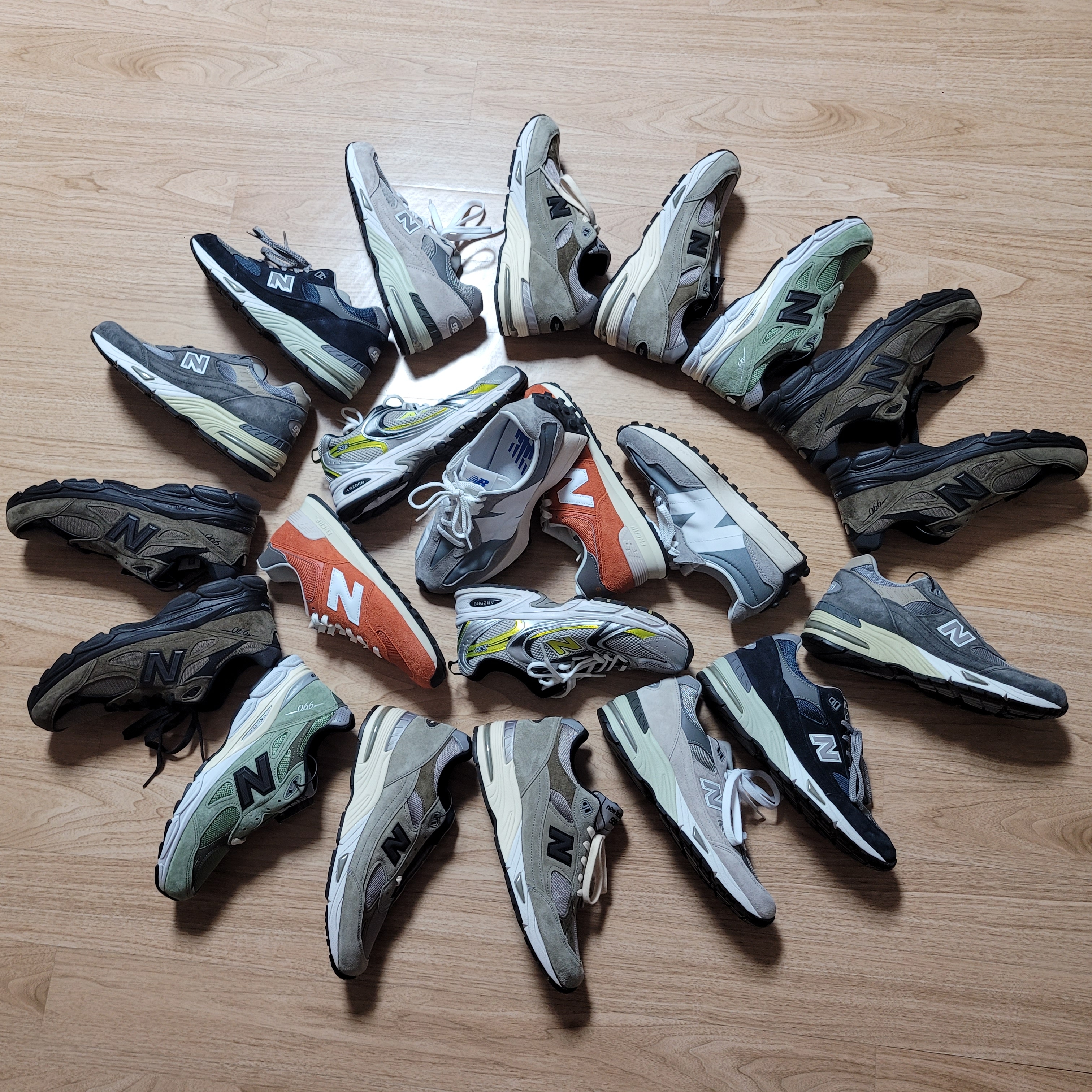 New Balance x JJJJound 991 Made in UK Grey, New Balance x JJJJound 990v3 Brown Black 착용 스타일 - 2