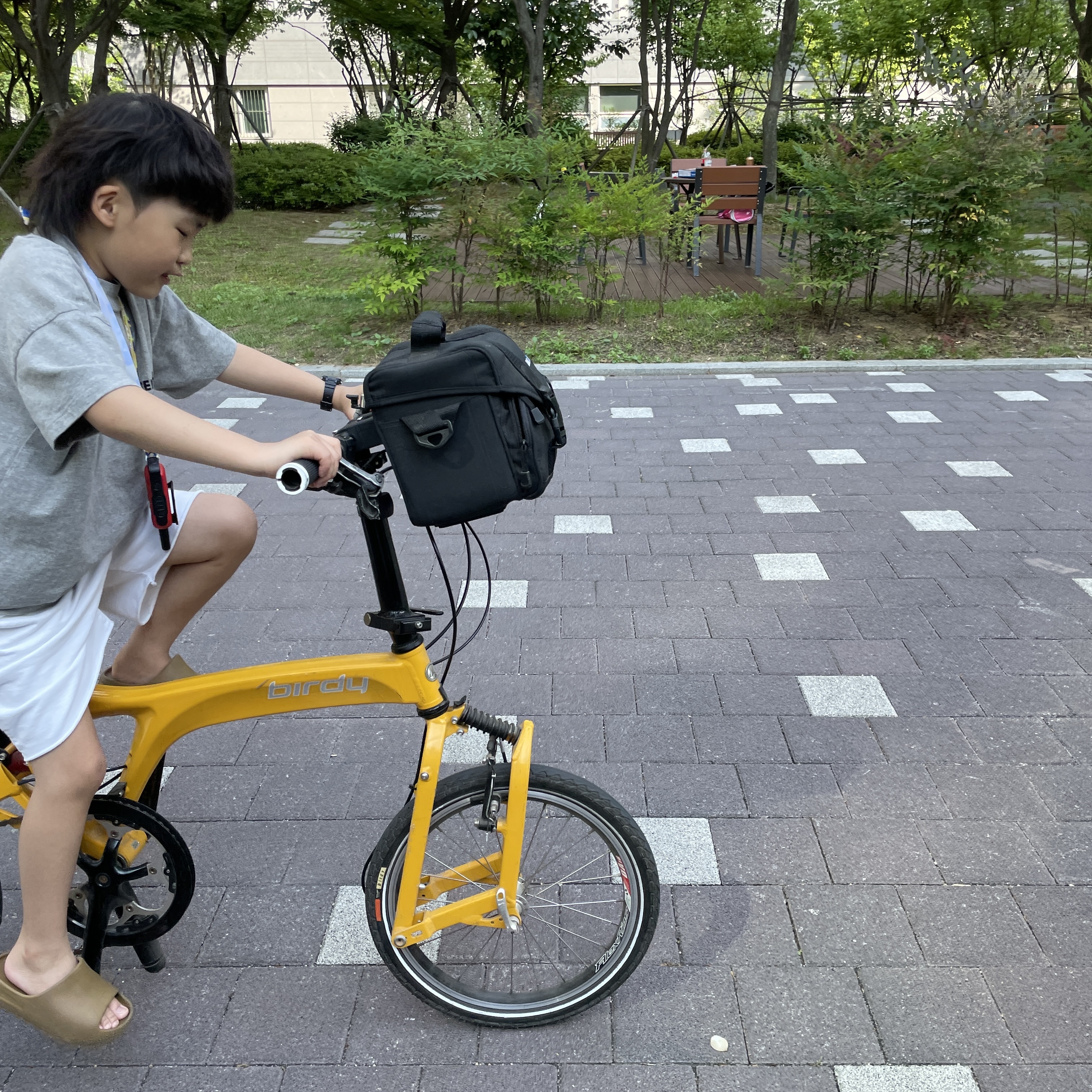 (Kids) Adidas Yeezy Slide Ochre 착용 스타일
