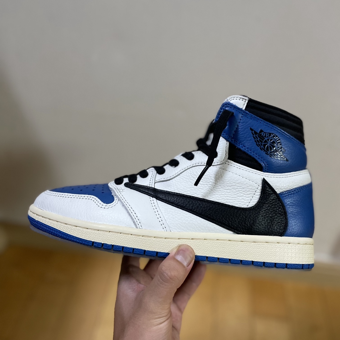 Jordan 1 x Travis Scott x Fragment Retro High OG SP Military Blue, Jordan 1 x Travis Scott x Fragment Retro Low OG SP Military Blue 착용 스타일 - 1