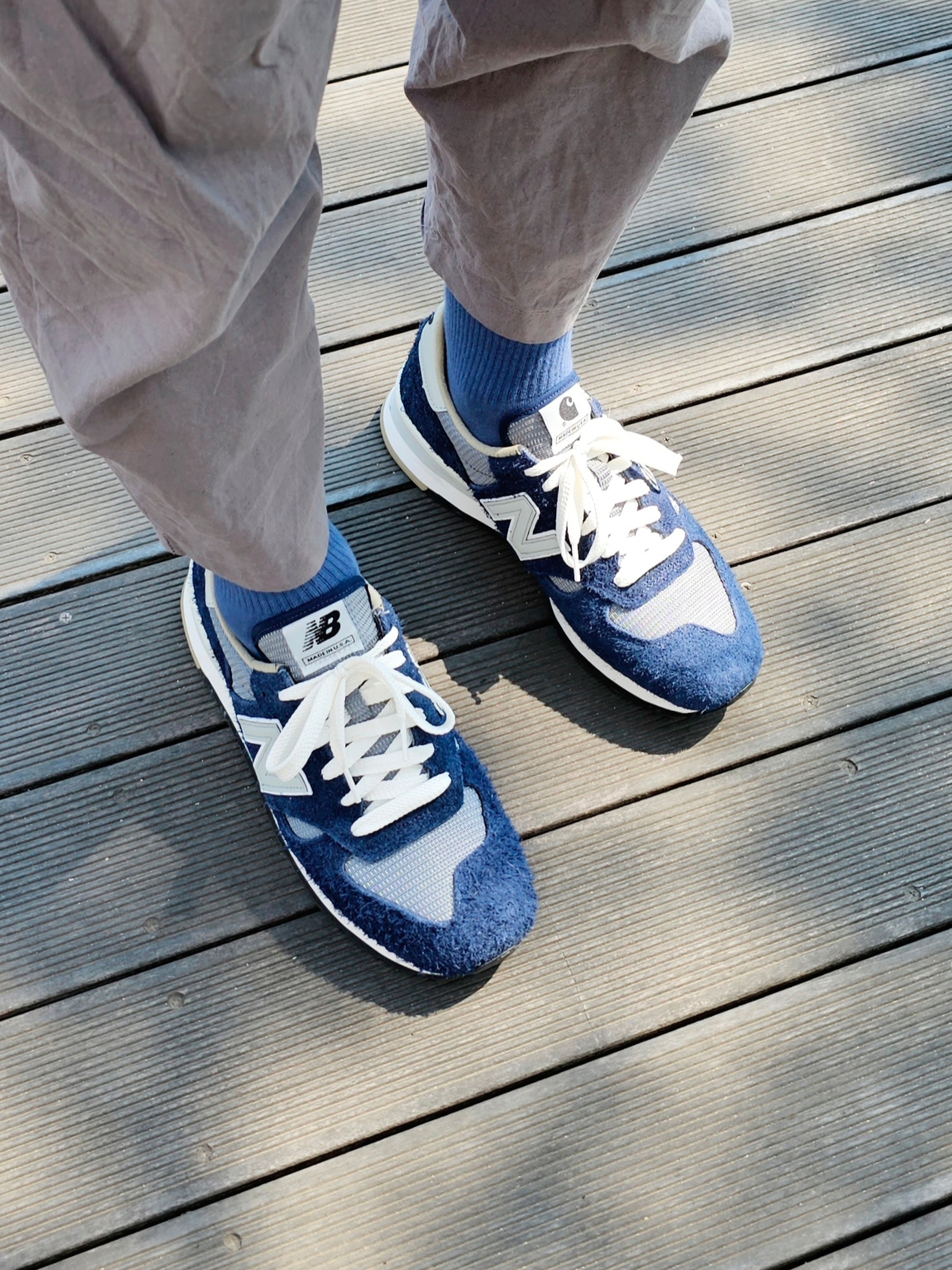 New Balance x Carhartt WIP 990v1 Made in USA Sculpture Center 착용 스타일 - 3