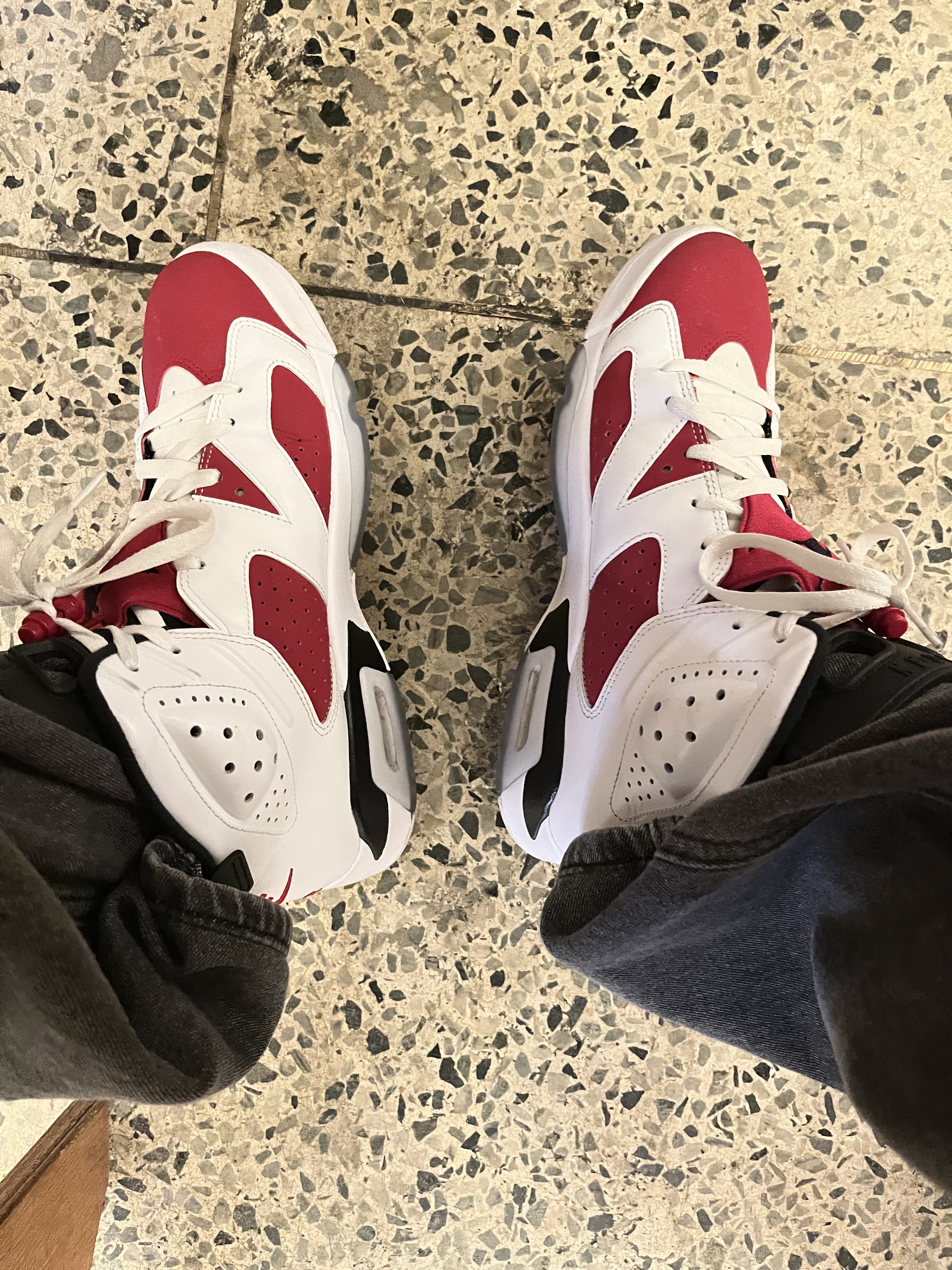 Jordan 6 Retro Carmine 2021 착용 스타일 - 4