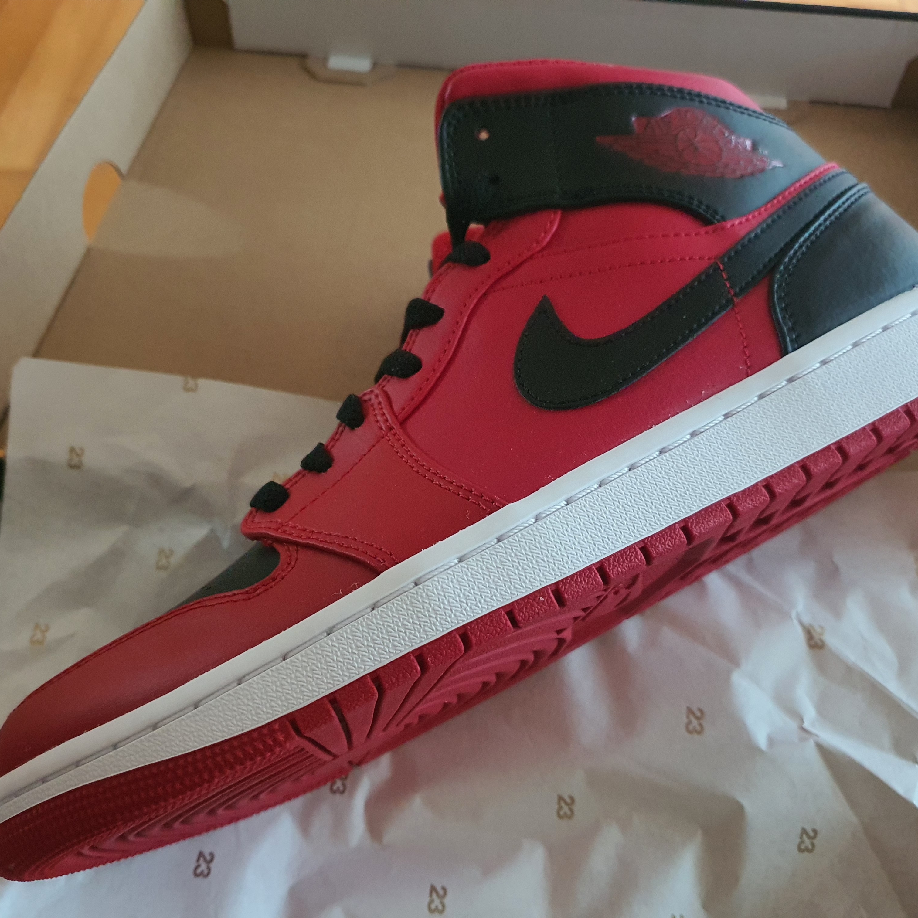 Jordan 1 Mid Reverse Bred 착용 스타일 - 3