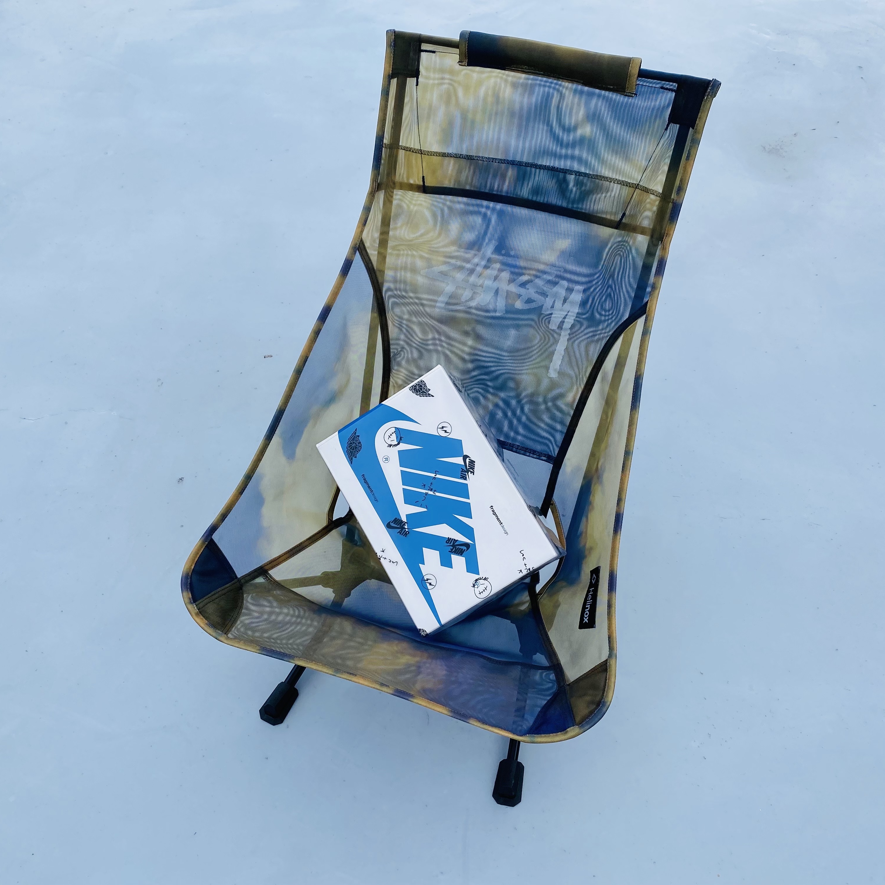 Helinox x Stussy Mesh Beach Chair, Jordan 1 x Travis Scott x Fragment Retro Low OG SP Military Blue 착용 스타일 - 3