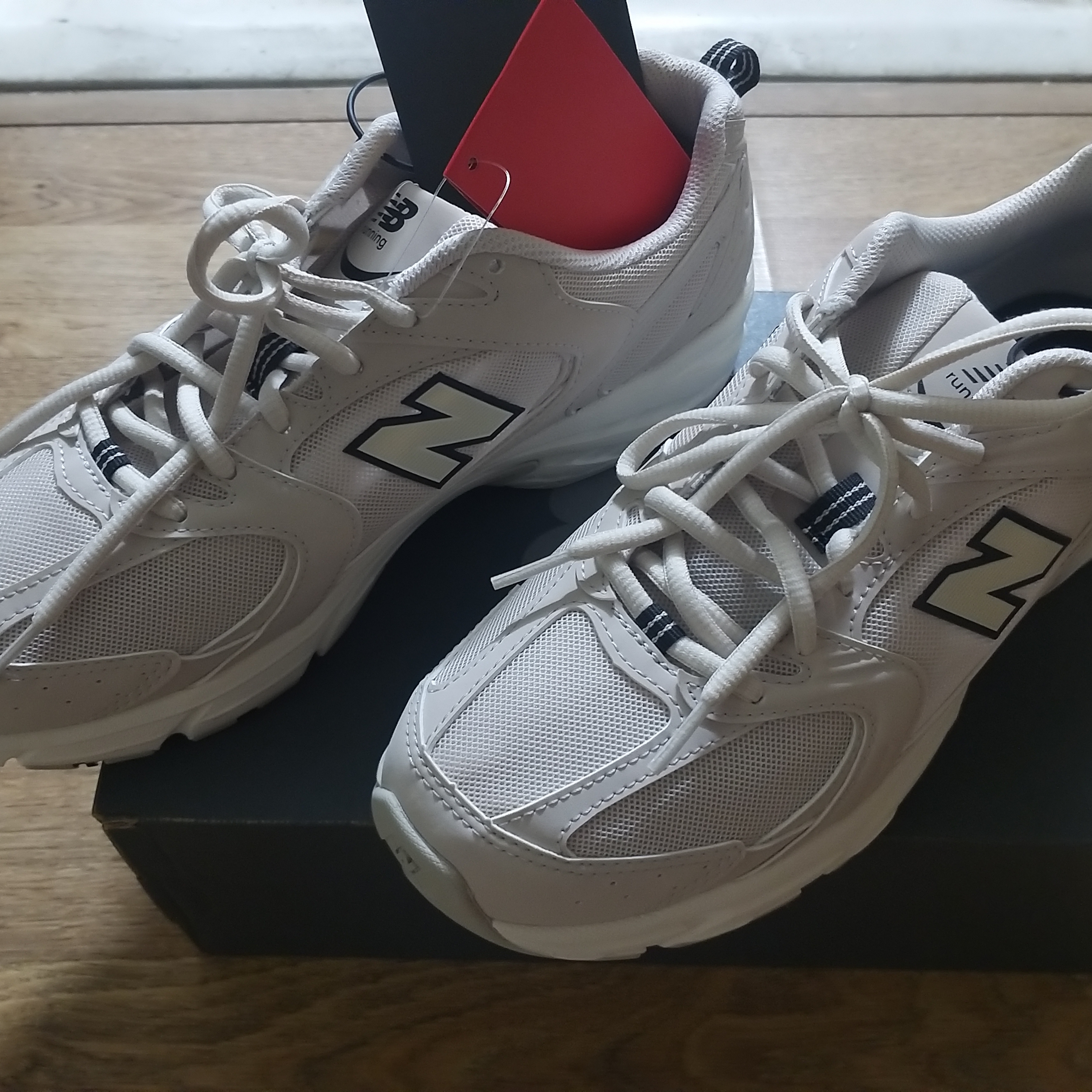 New Balance 530 Ivory 착용 스타일
