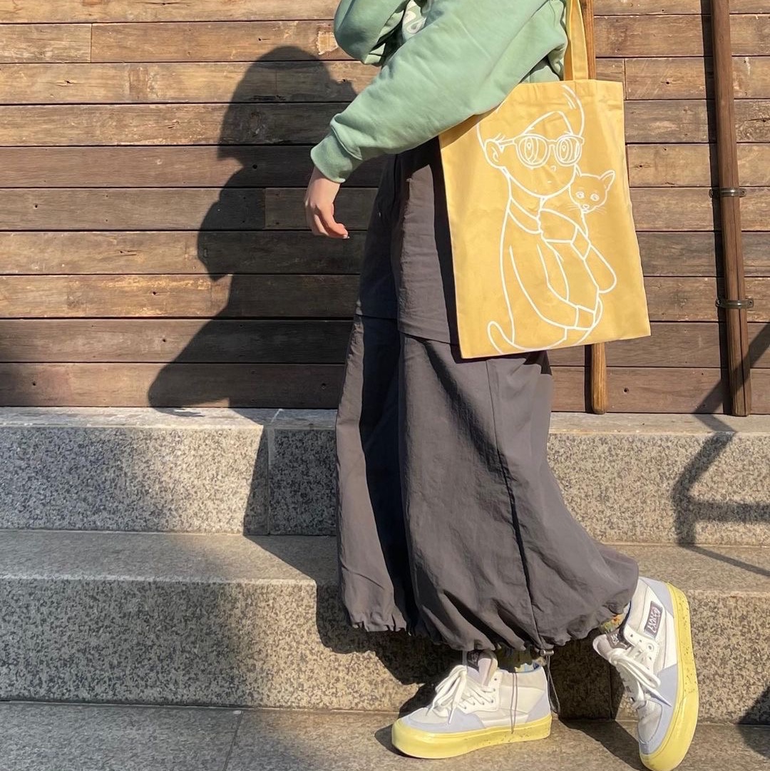 [3% 적립] Yuya Hashizume Eyewater Tote Bag Yellow, [3% 적립] Yuya Hashizume Eyewater Tote Bag Pink 착용 스타일