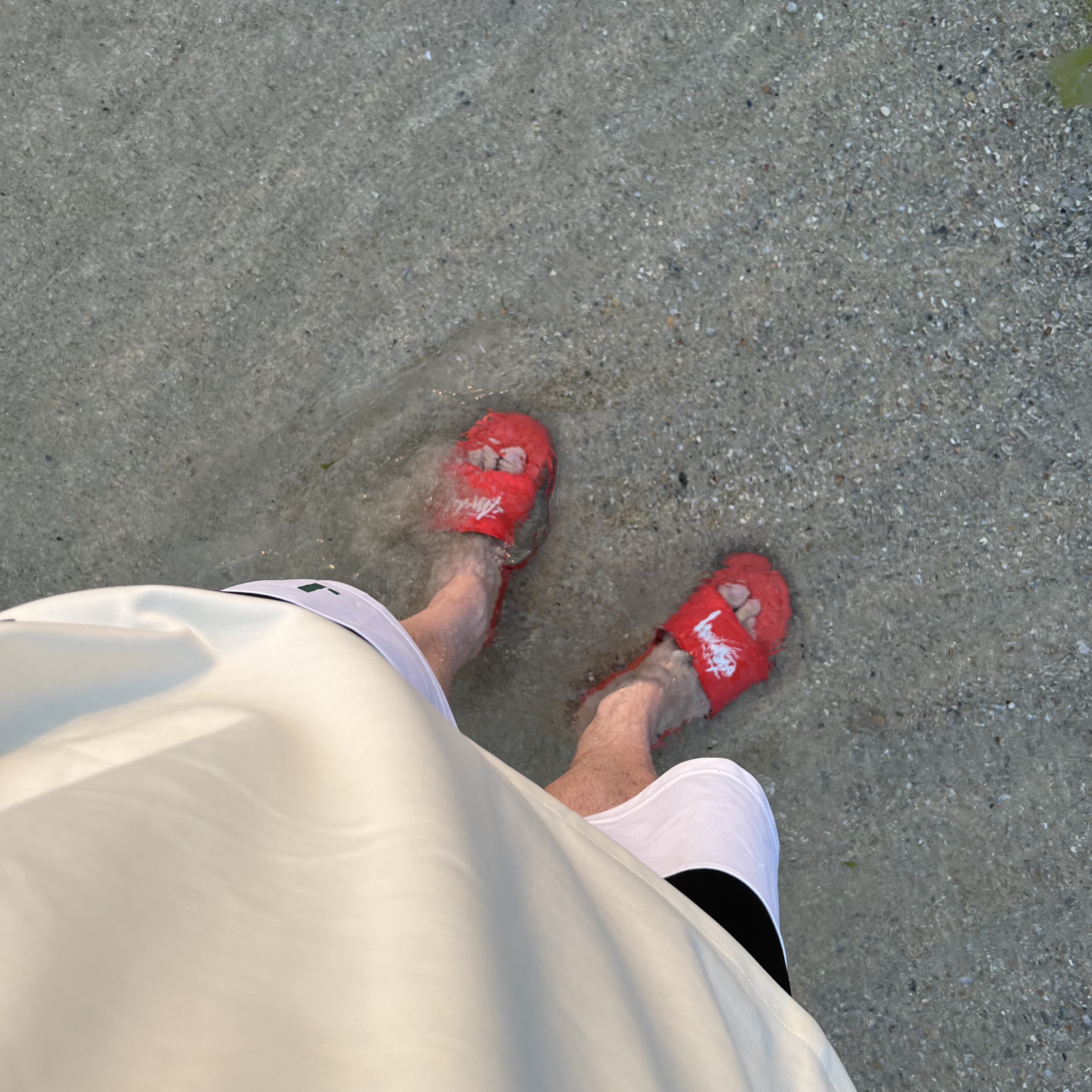 Nike x Stussy Benassi Slide Habanero Red 착용 스타일