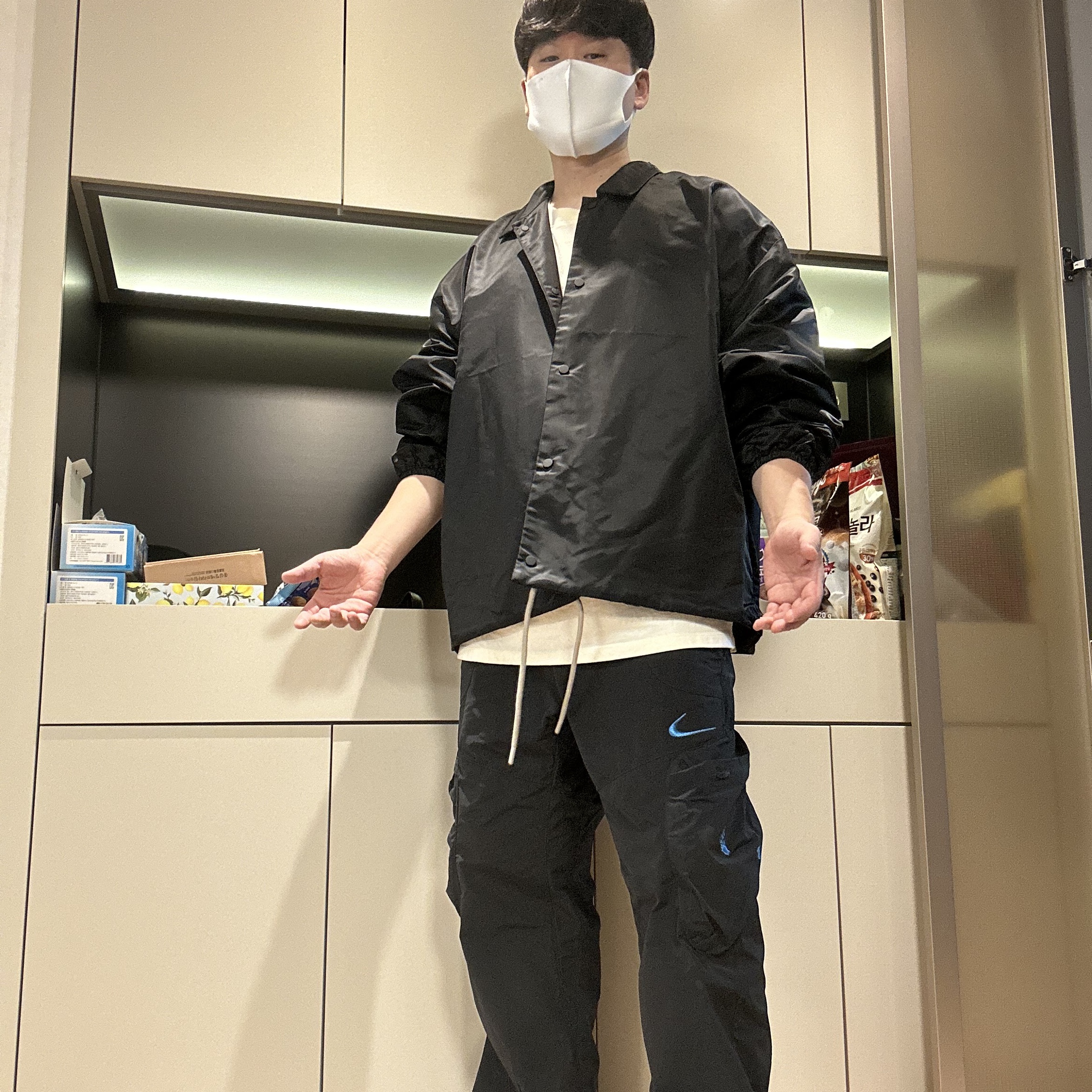 Essentials The Black Collection Coaches Jacket Black - 23SS, Nike x Off-White NRG Track Pants Black - Asia 착용 스타일 - 2