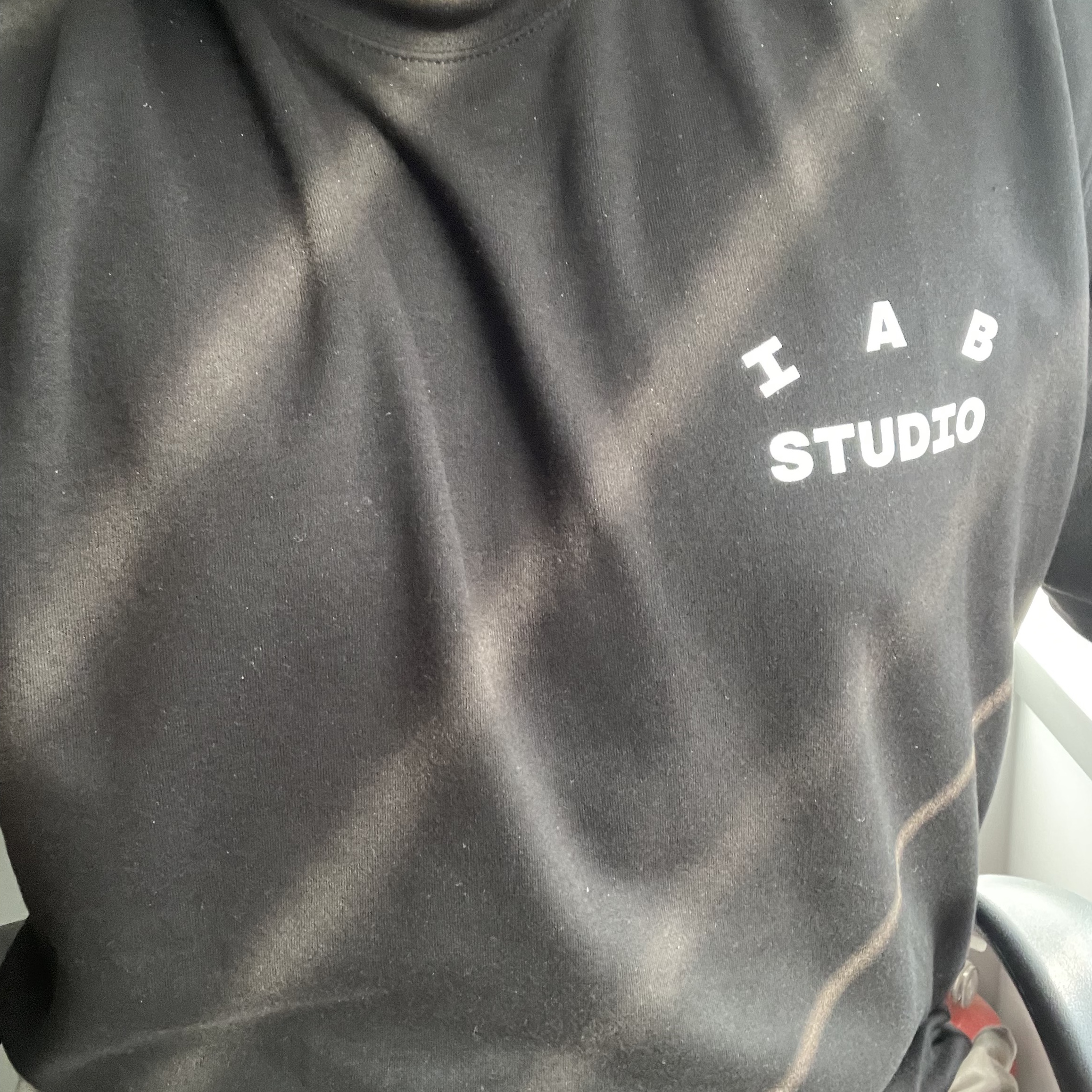 IAB Studio 10th Anniversary T-Shirt Black 착용 스타일