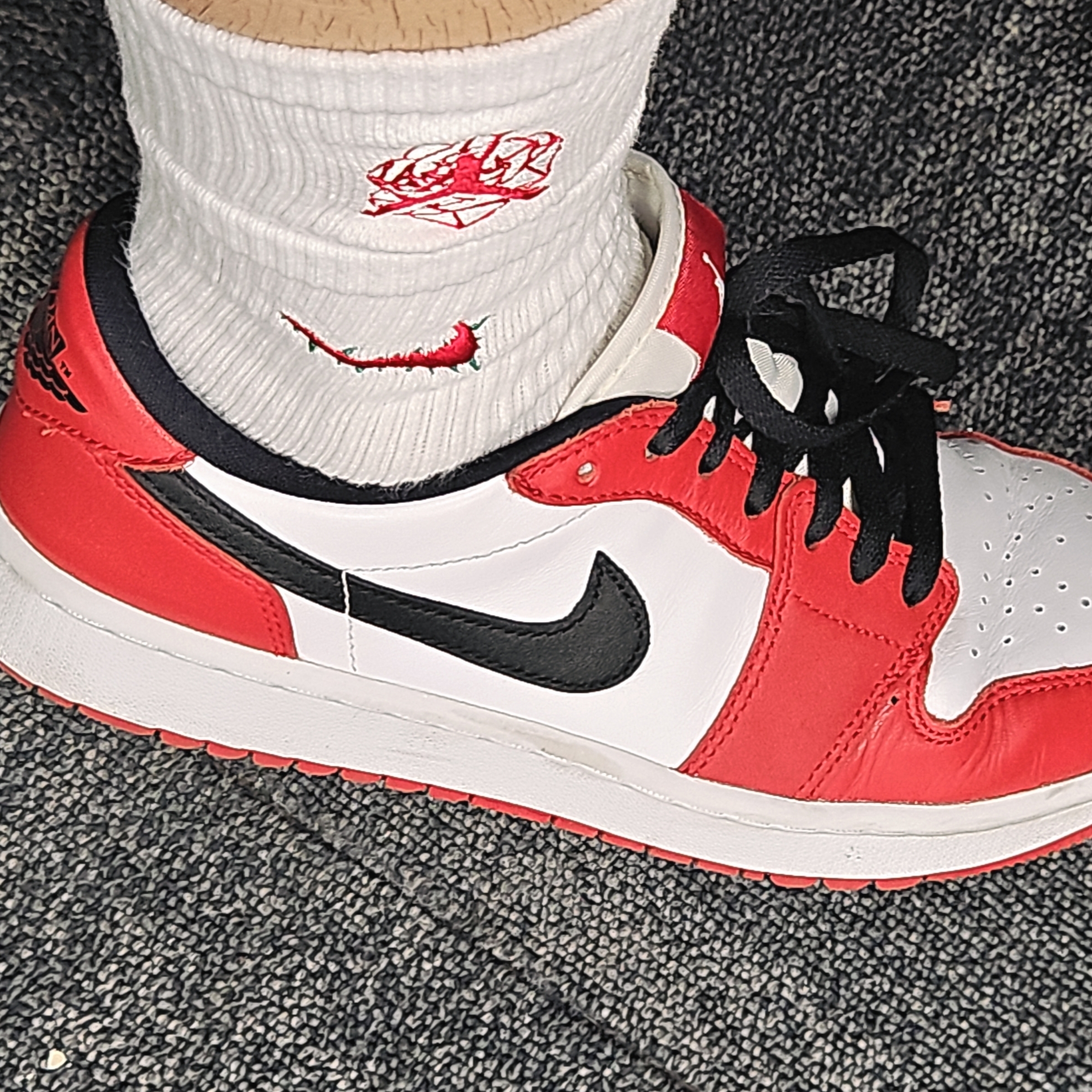 Jordan x Teyana Taylor Cushioned Crew Socks White, Jordan 1 Low Golf Chicago 착용 스타일