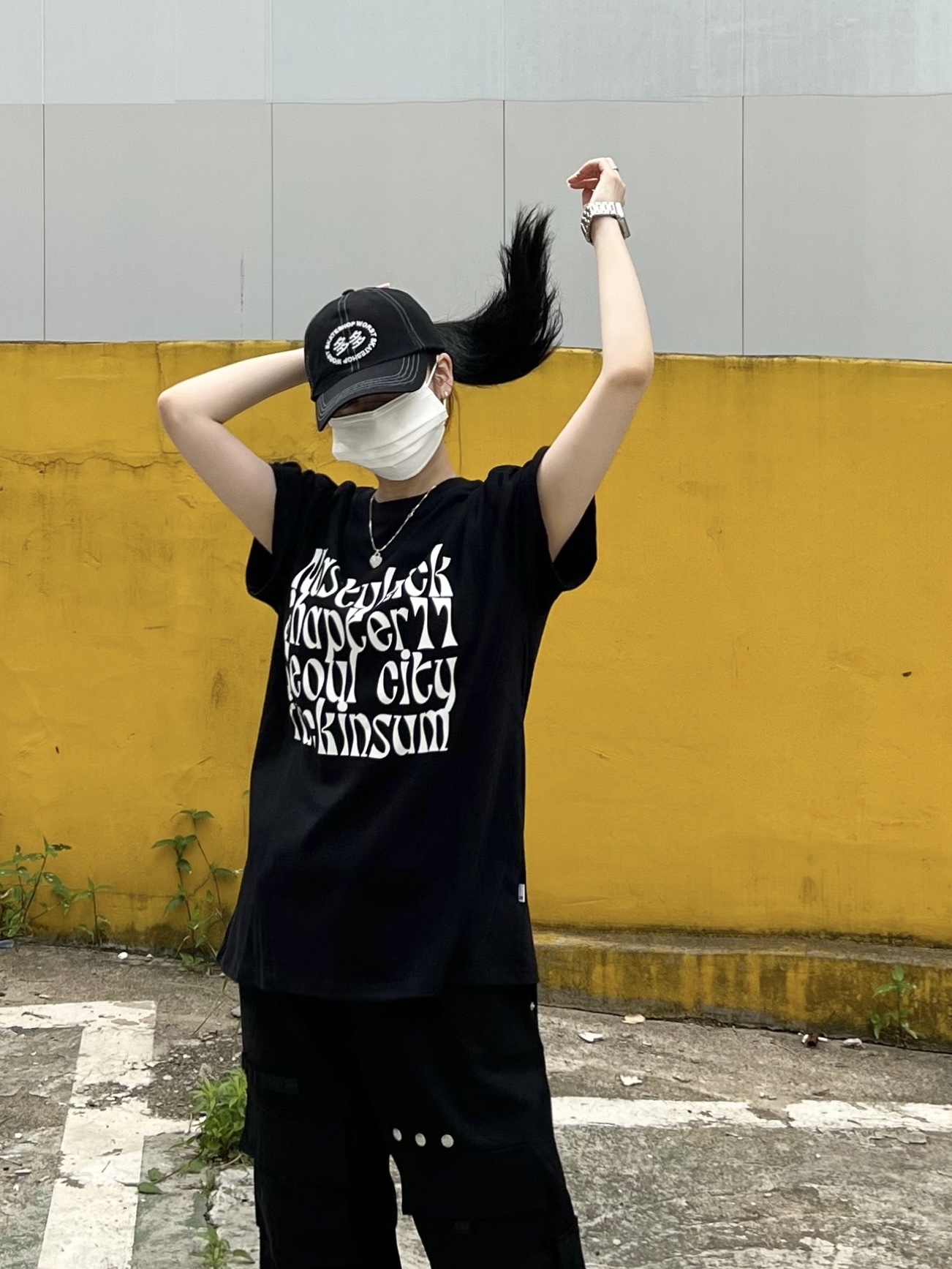 Dada x Worst Cap Black, Nike V2K Run Summit White Metallic Silver 착용 스타일 - 1