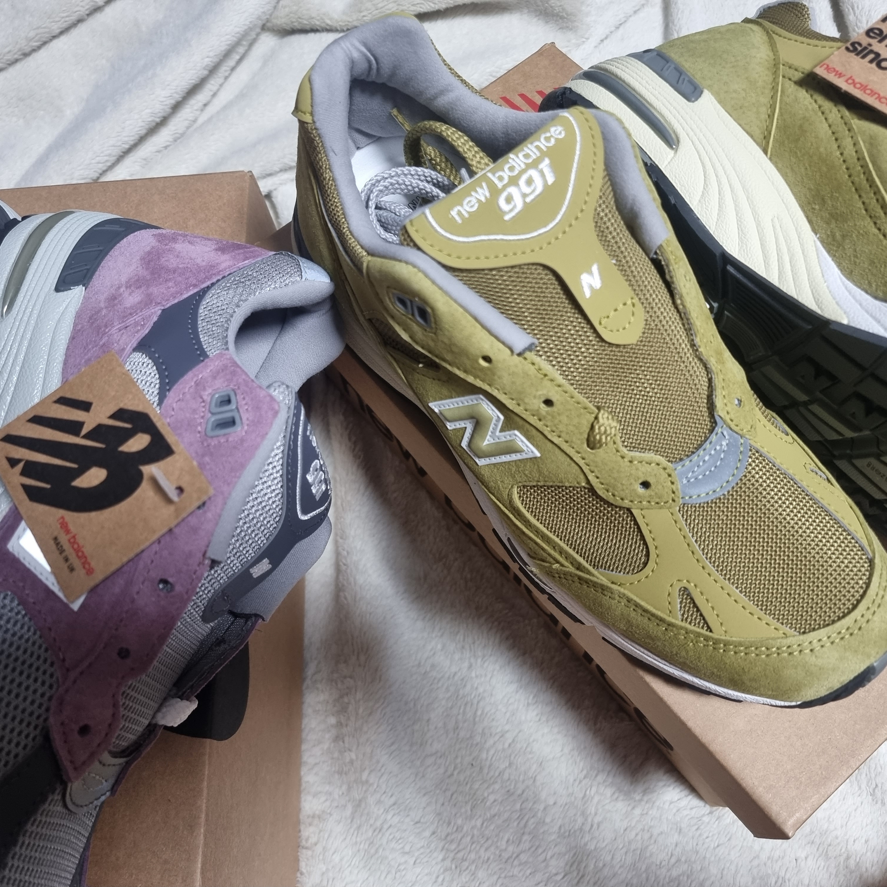 (W) New Balance 991 Made in UK Khaki, (W) New Balance 991 Made in UK Pink Grey 착용 스타일 - 2