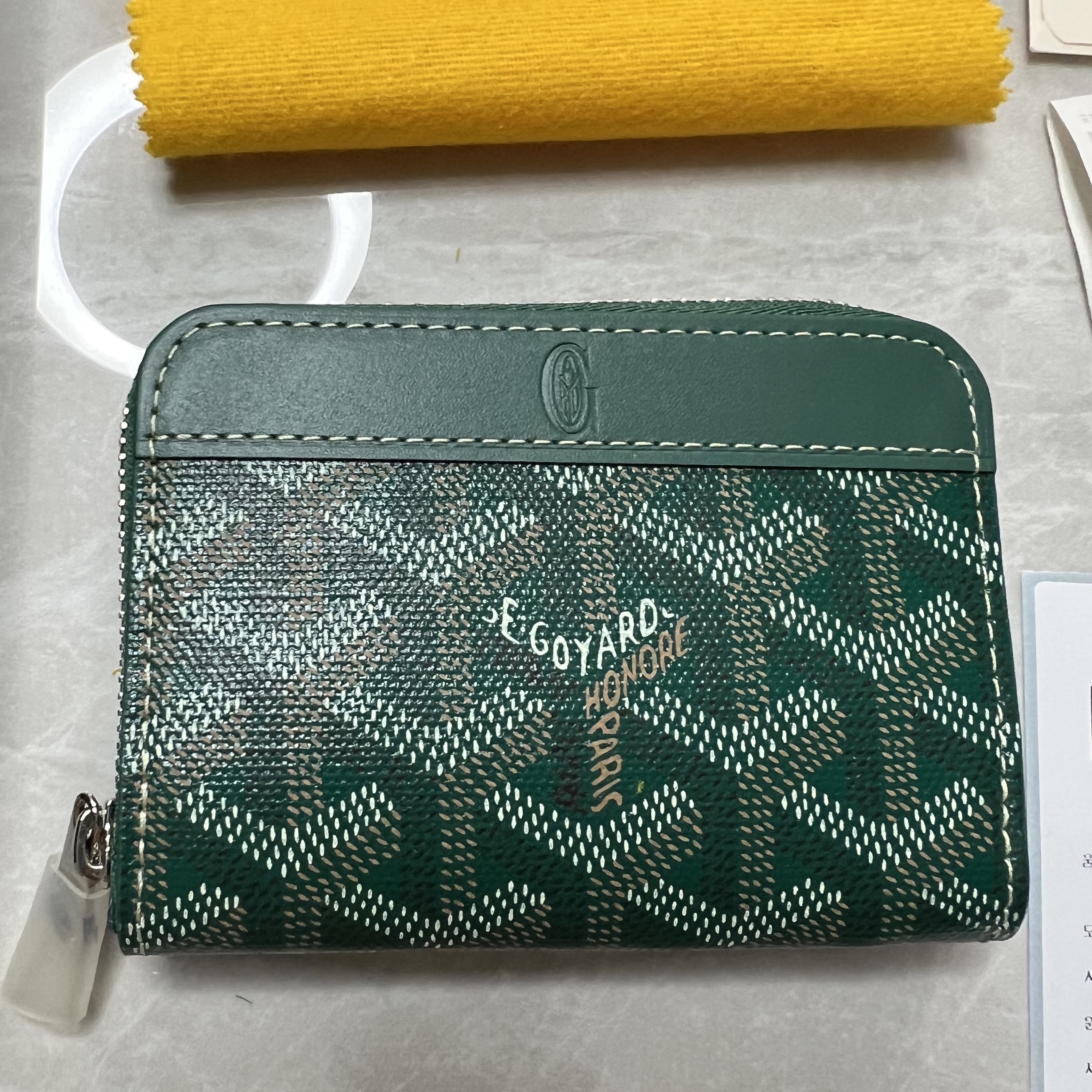 Goyard Matignon Mini Wallet Green 착용 스타일