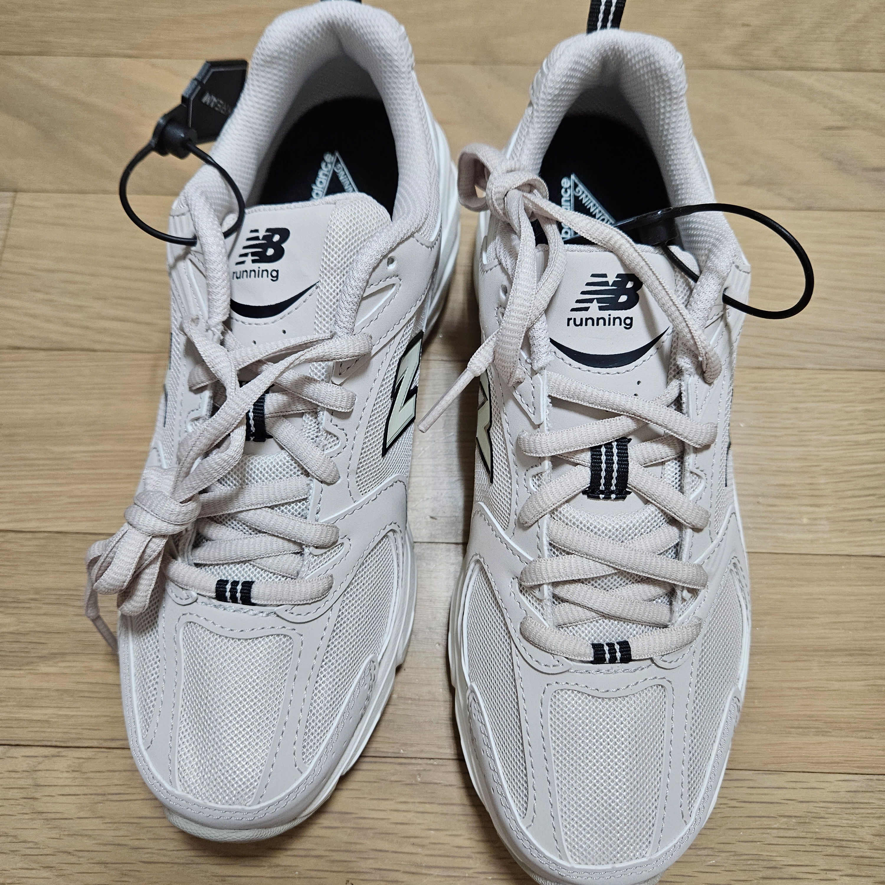 New Balance 530 Ivory 착용 스타일 - 3